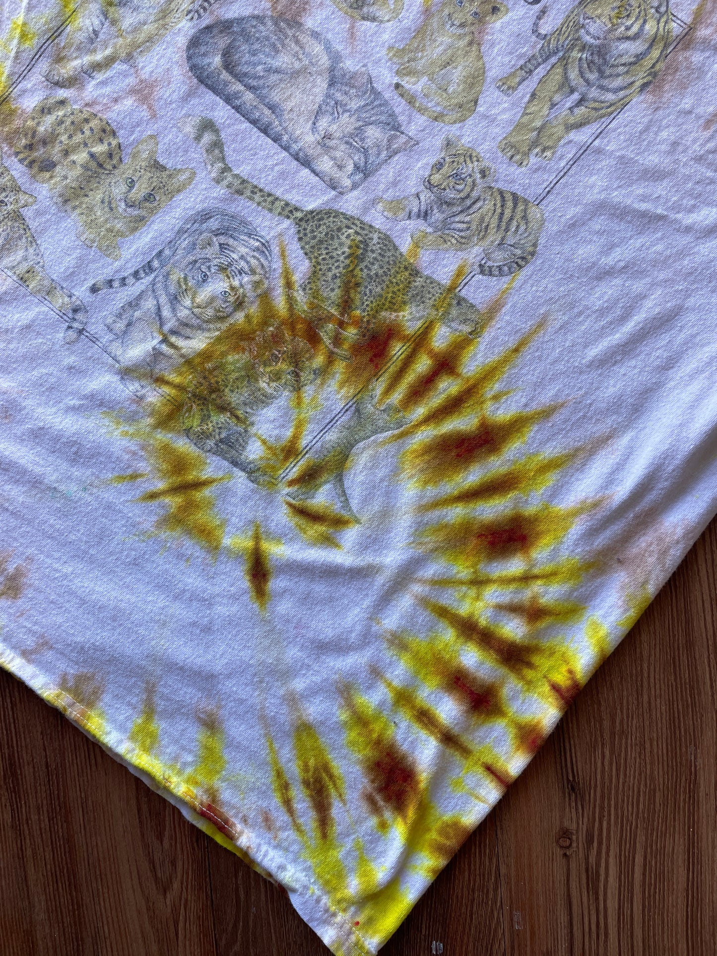 XL Men’s Cool Cats & Kittens Handmade Tie Dye T-Shirt | One-Of-a-Kind Yellow and White Spiral Short Sleeve
