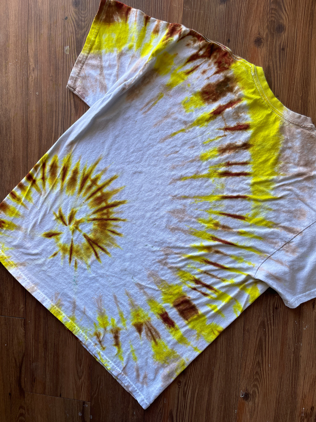 XL Men’s Cool Cats & Kittens Handmade Tie Dye T-Shirt | One-Of-a-Kind Yellow and White Spiral Short Sleeve