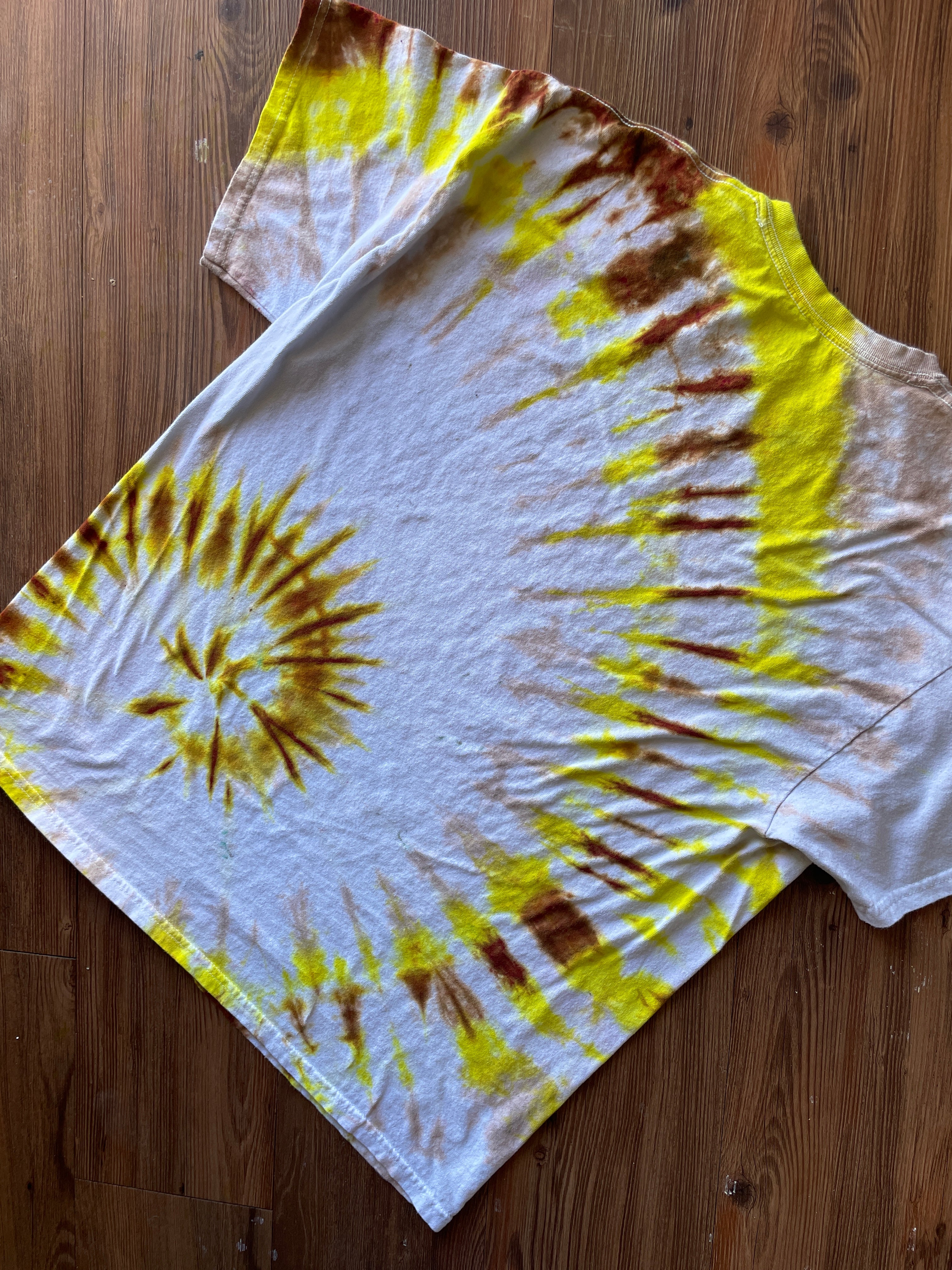 XL Men’s Cool Cats & Kittens Handmade Tie Dye T-Shirt | One-Of-a-Kind Yellow and White Spiral Short Sleeve