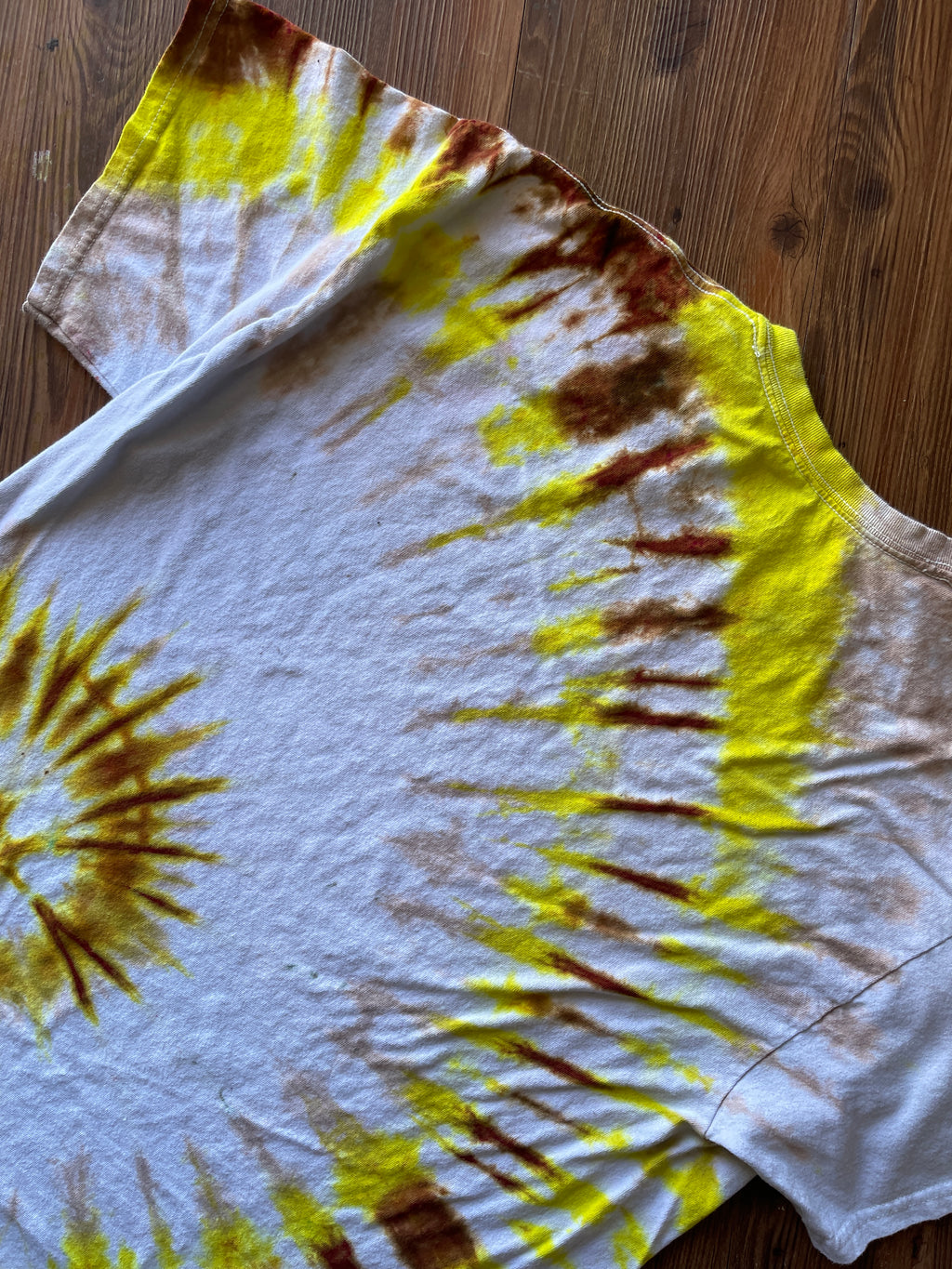 XL Men’s Cool Cats & Kittens Handmade Tie Dye T-Shirt | One-Of-a-Kind Yellow and White Spiral Short Sleeve