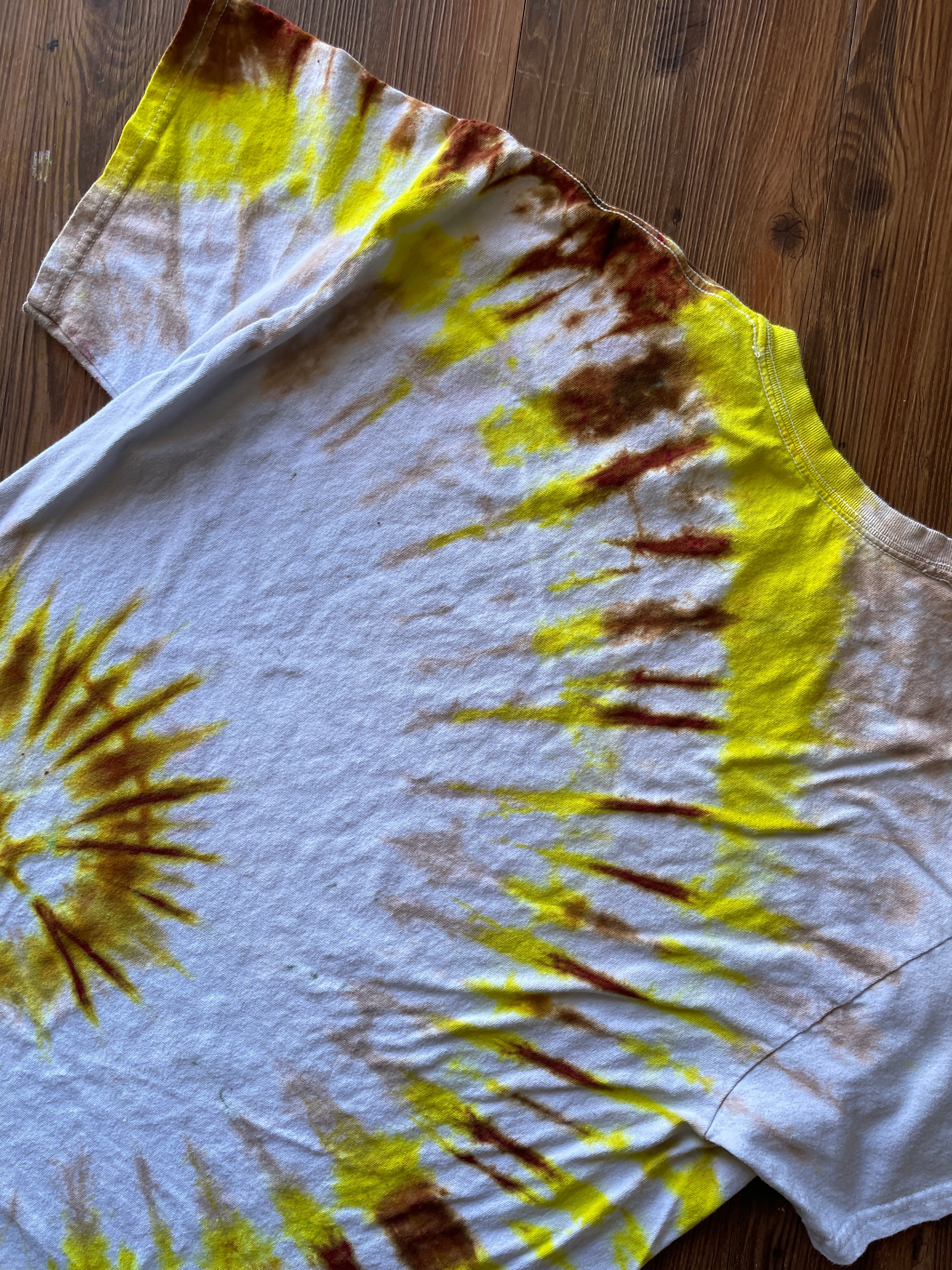 XL Men’s Cool Cats & Kittens Handmade Tie Dye T-Shirt | One-Of-a-Kind Yellow and White Spiral Short Sleeve
