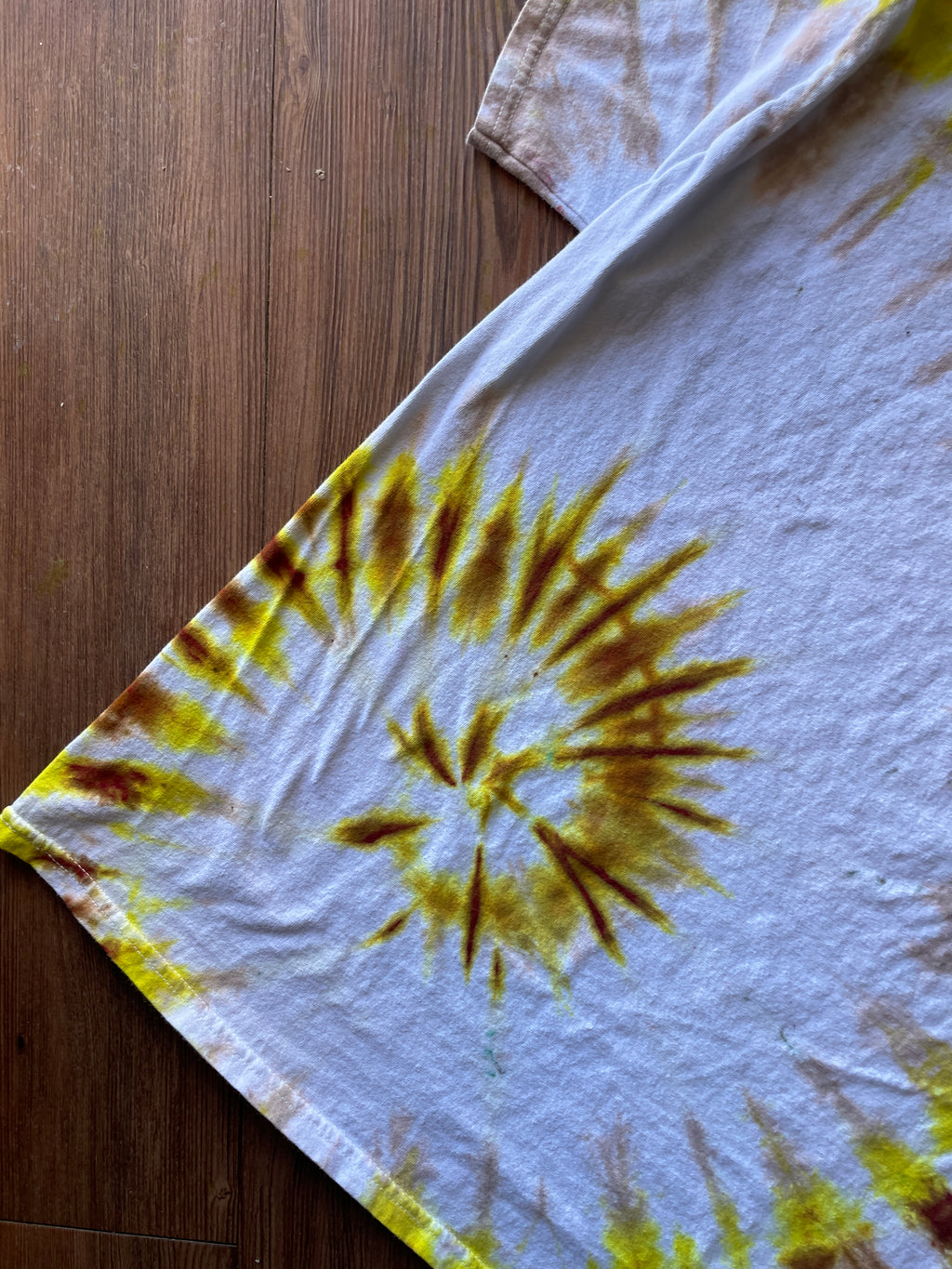XL Men’s Cool Cats & Kittens Handmade Tie Dye T-Shirt | One-Of-a-Kind Yellow and White Spiral Short Sleeve