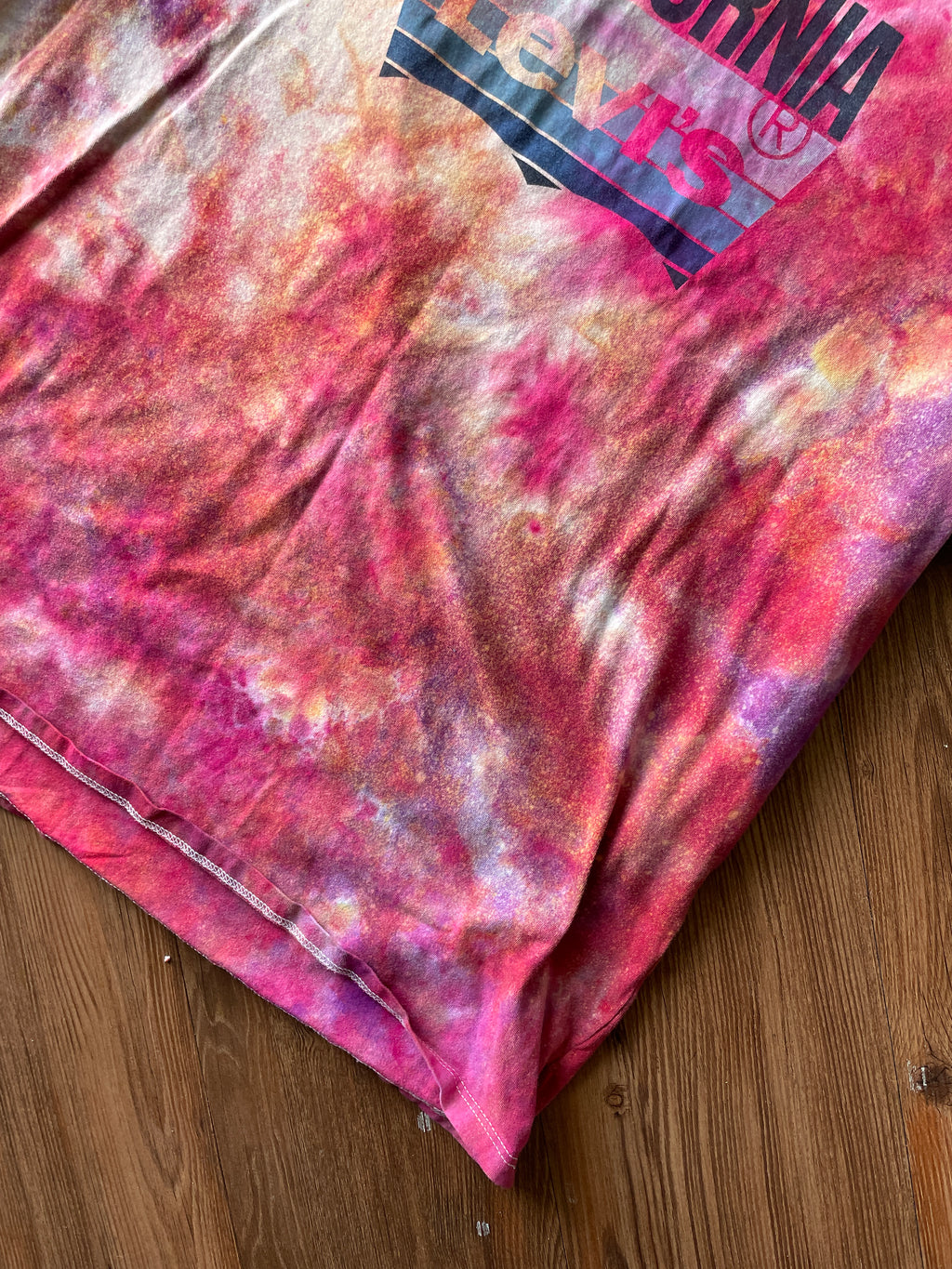 XXL Men's Levi's California Galaxy Handmade Tie Dye T-Shirt | One-Of-a-Kind Pink and Red Short Sleeve