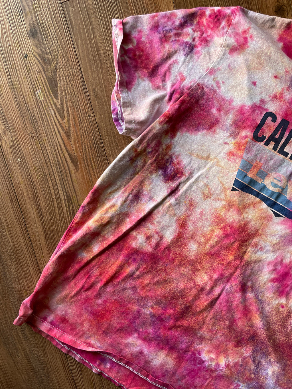 XXL Men's Levi's California Galaxy Handmade Tie Dye T-Shirt | One-Of-a-Kind Pink and Red Short Sleeve