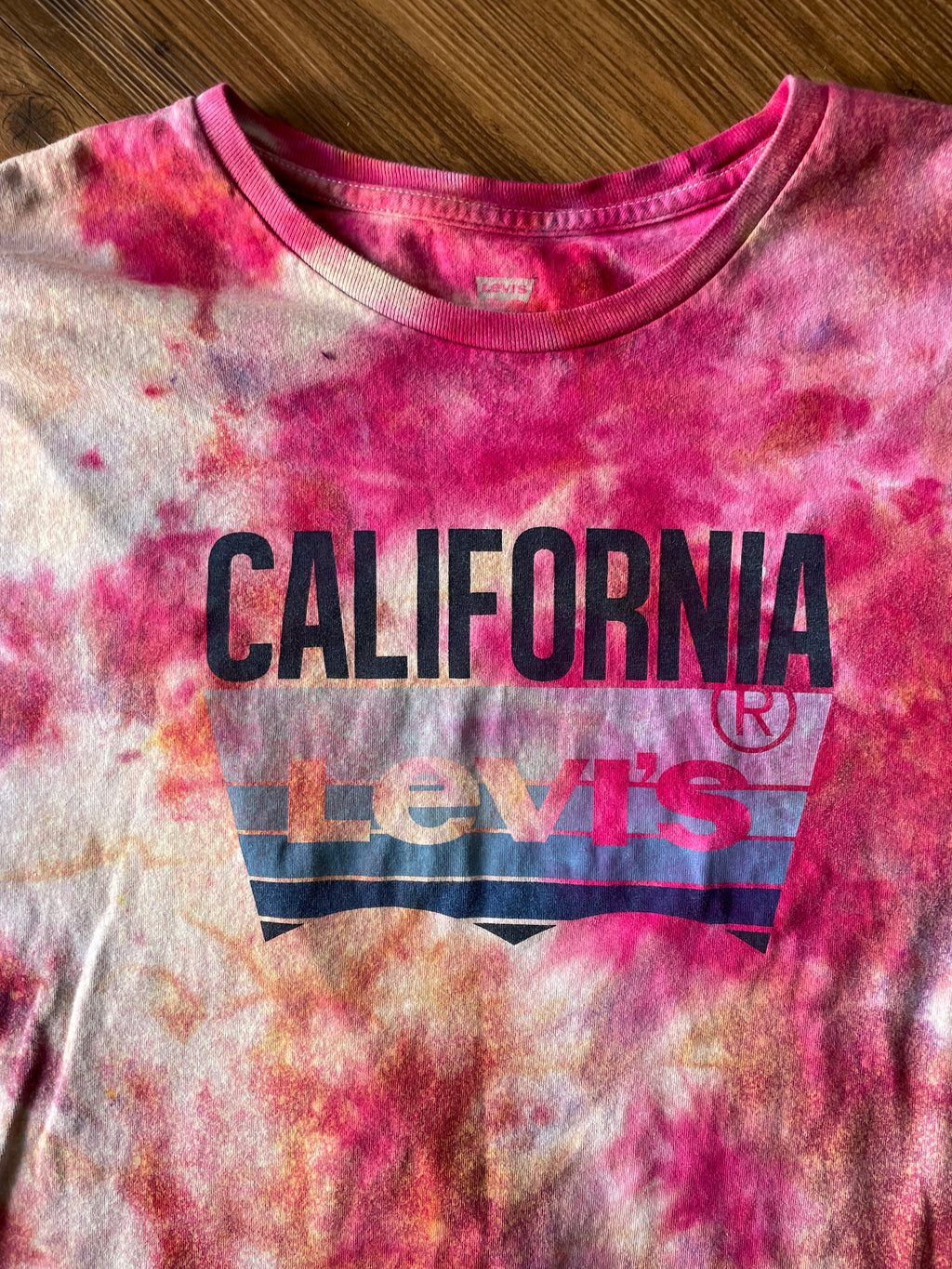 XXL Men's Levi's California Galaxy Handmade Tie Dye T-Shirt | One-Of-a-Kind Pink and Red Short Sleeve