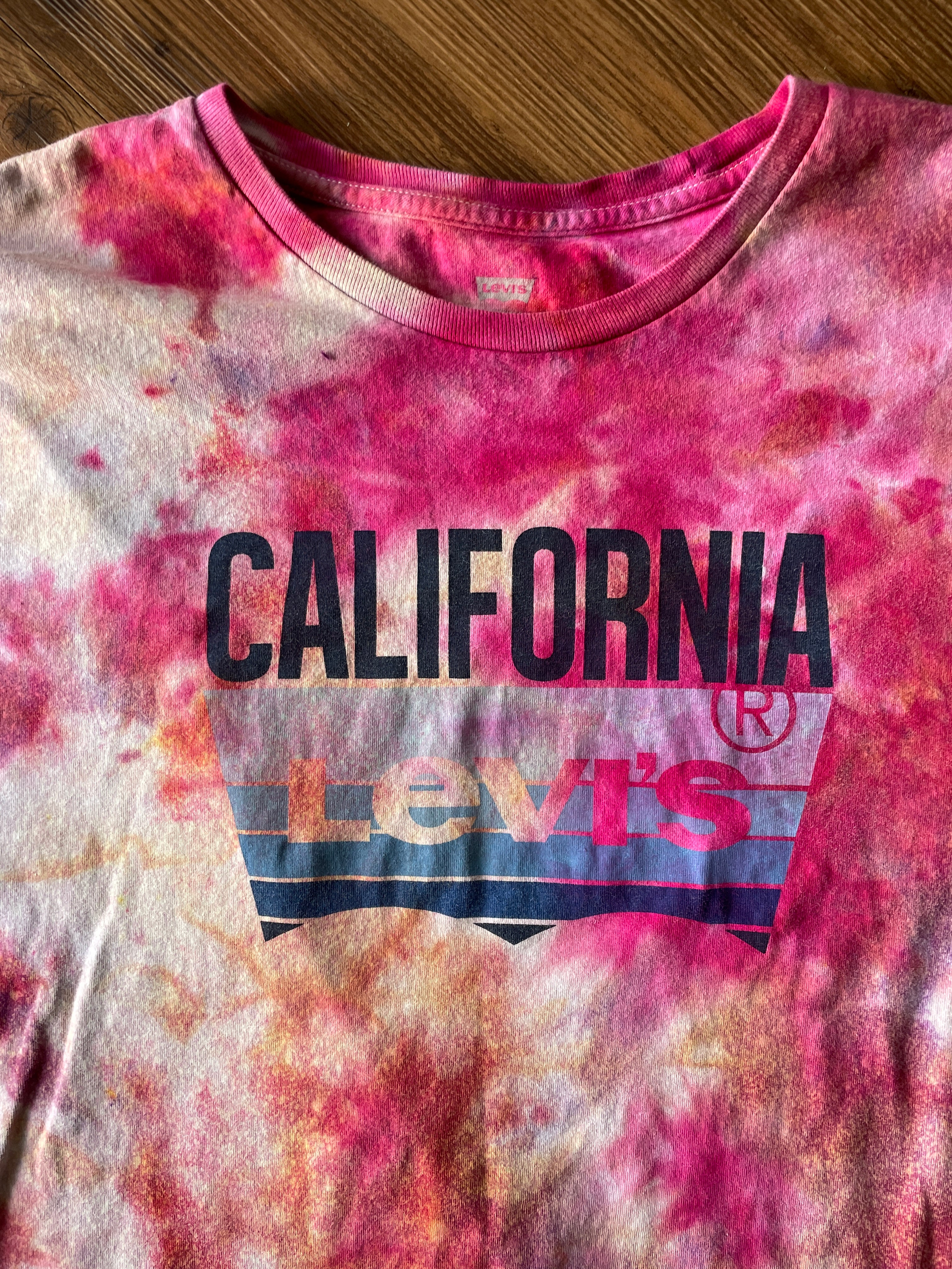 XXL Men's Levi's California Galaxy Handmade Tie Dye T-Shirt | One-Of-a-Kind Pink and Red Short Sleeve