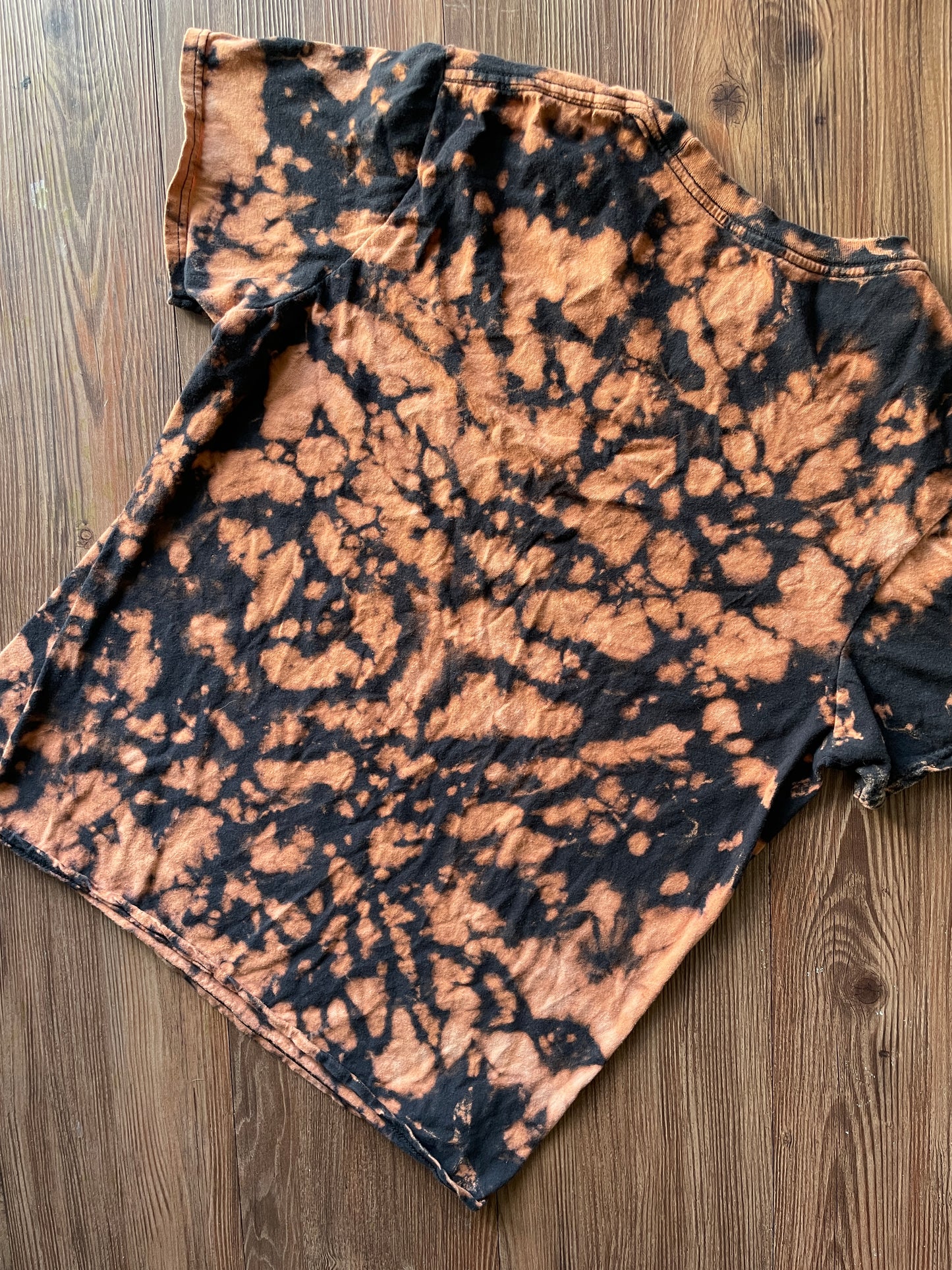 MEDIUM Women's FRIENDS Handmade Acid Dye T-Shirt | One-Of-a-Kind Bleach Dye Short Sleeve