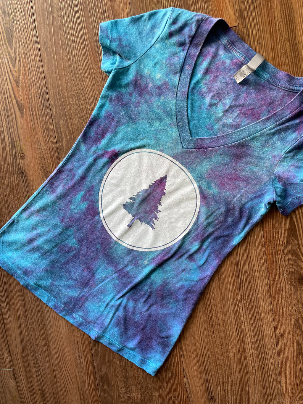 SMALL Women’s Lone Pine Brewing (Portland, Maine) Galaxy Handmade Tie Dye V-Neck T-Shirt | One-Of-a-Kind Pastel Blue and Purple Short Sleeve