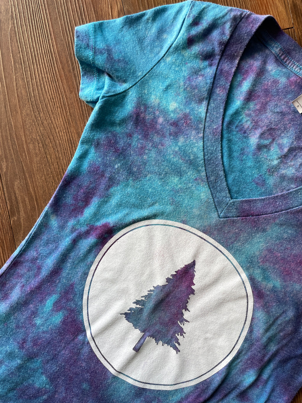 SMALL Women’s Lone Pine Brewing (Portland, Maine) Galaxy Handmade Tie Dye V-Neck T-Shirt | One-Of-a-Kind Pastel Blue and Purple Short Sleeve