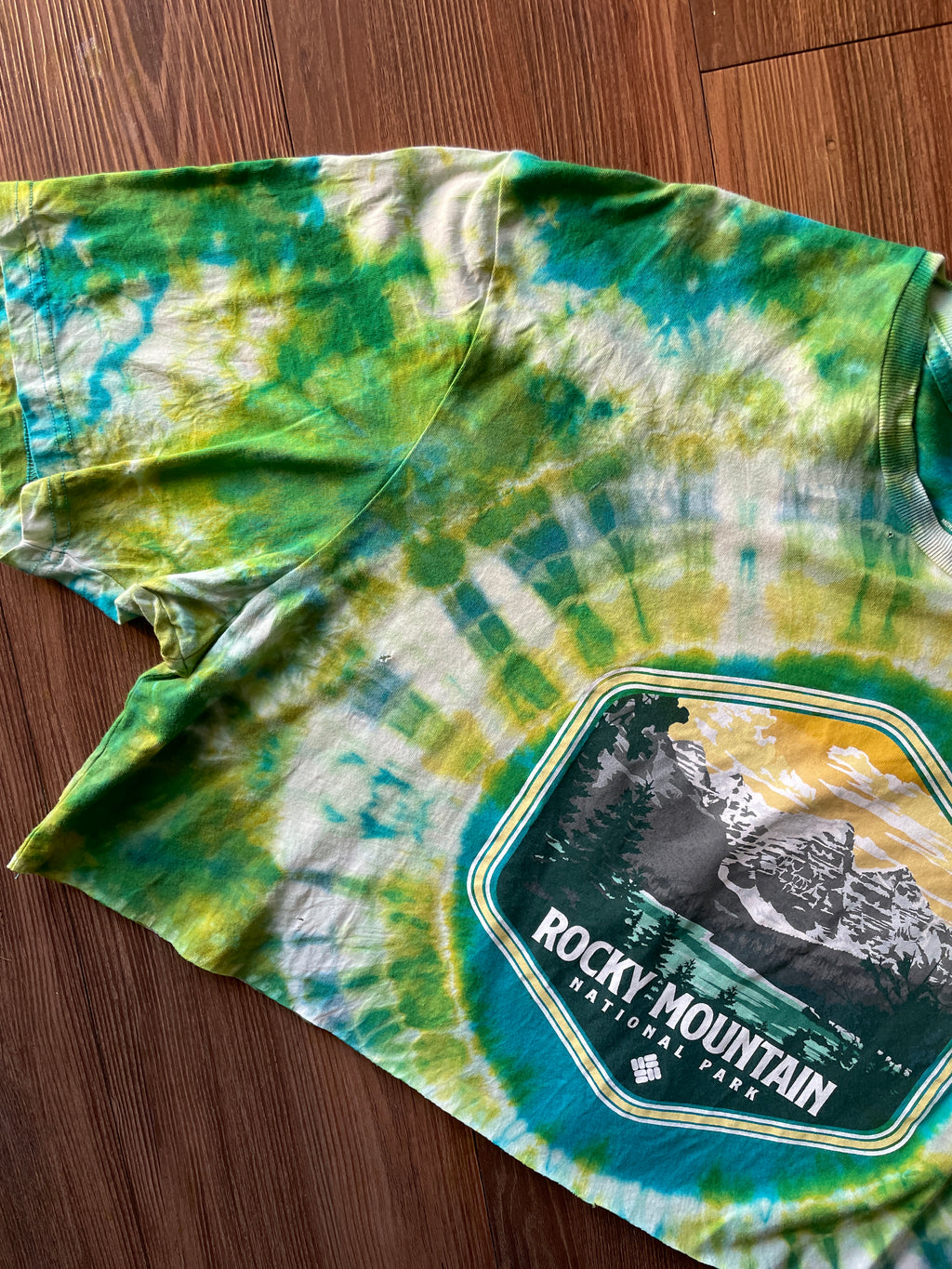 2XL Men’s Rocky Mountain National Park Handmade Tie Dye Crop Top | Blue and Green Crumpled Tie Dye Short Sleeve **HAS HOLES