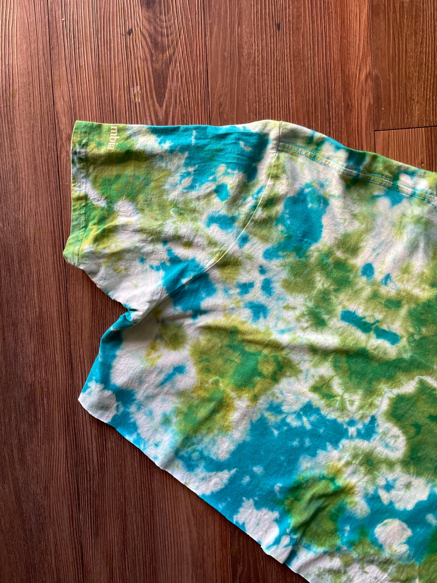 2XL Men’s Rocky Mountain National Park Handmade Tie Dye Crop Top | Blue and Green Crumpled Tie Dye Short Sleeve **HAS HOLES