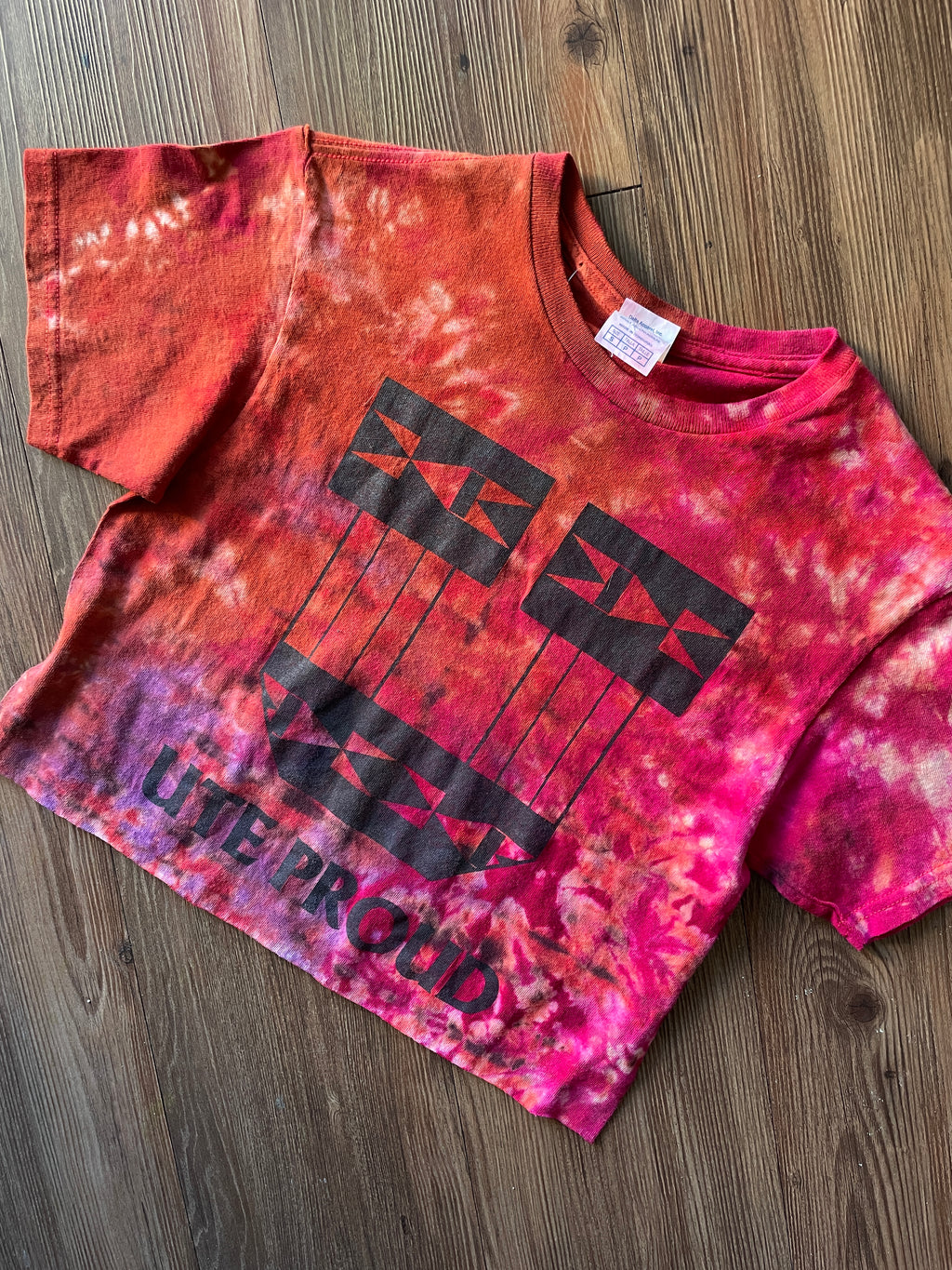 SMALL Men’s Ute Proud Tie Dye Cropped T-Shirt | Ute Indian Tribe Red and Black Reverse Tie Dye Short Sleeve Crop Top