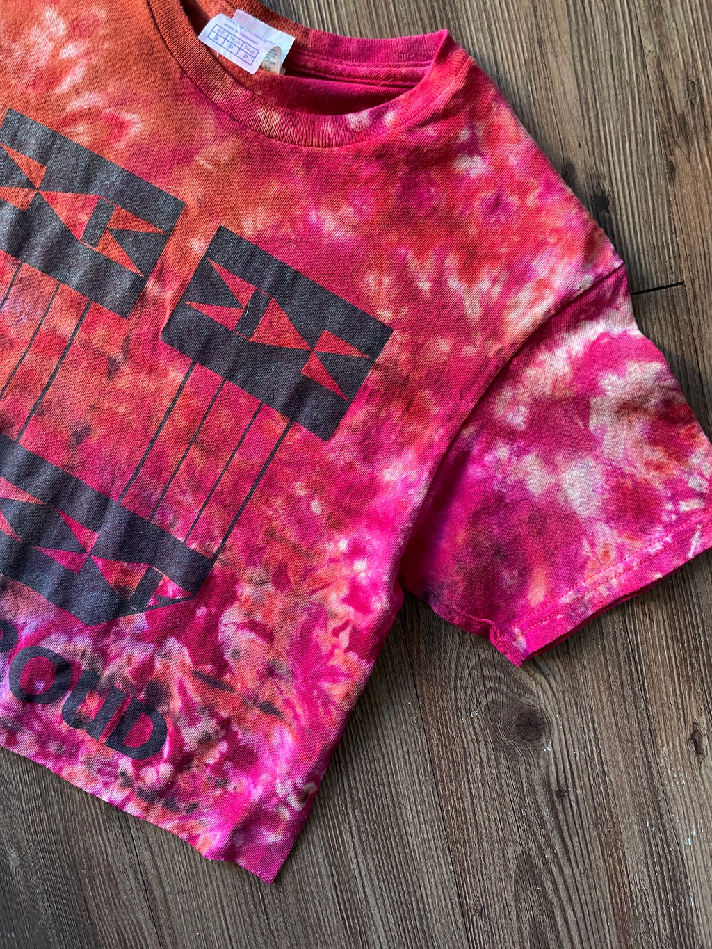 SMALL Men’s Ute Proud Tie Dye Cropped T-Shirt | Ute Indian Tribe Red and Black Reverse Tie Dye Short Sleeve Crop Top