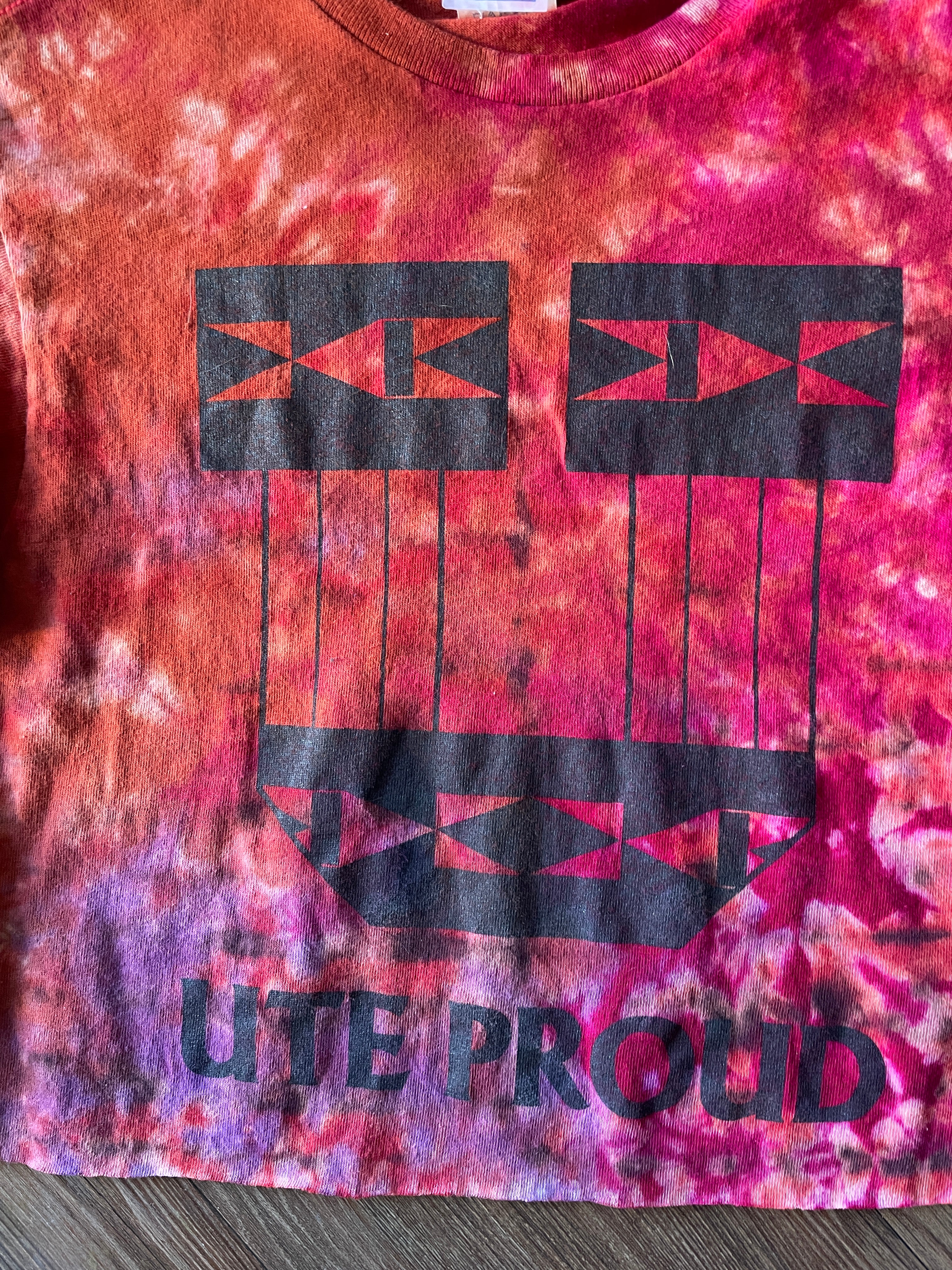 SMALL Men’s Ute Proud Tie Dye Cropped T-Shirt | Ute Indian Tribe Red and Black Reverse Tie Dye Short Sleeve Crop Top