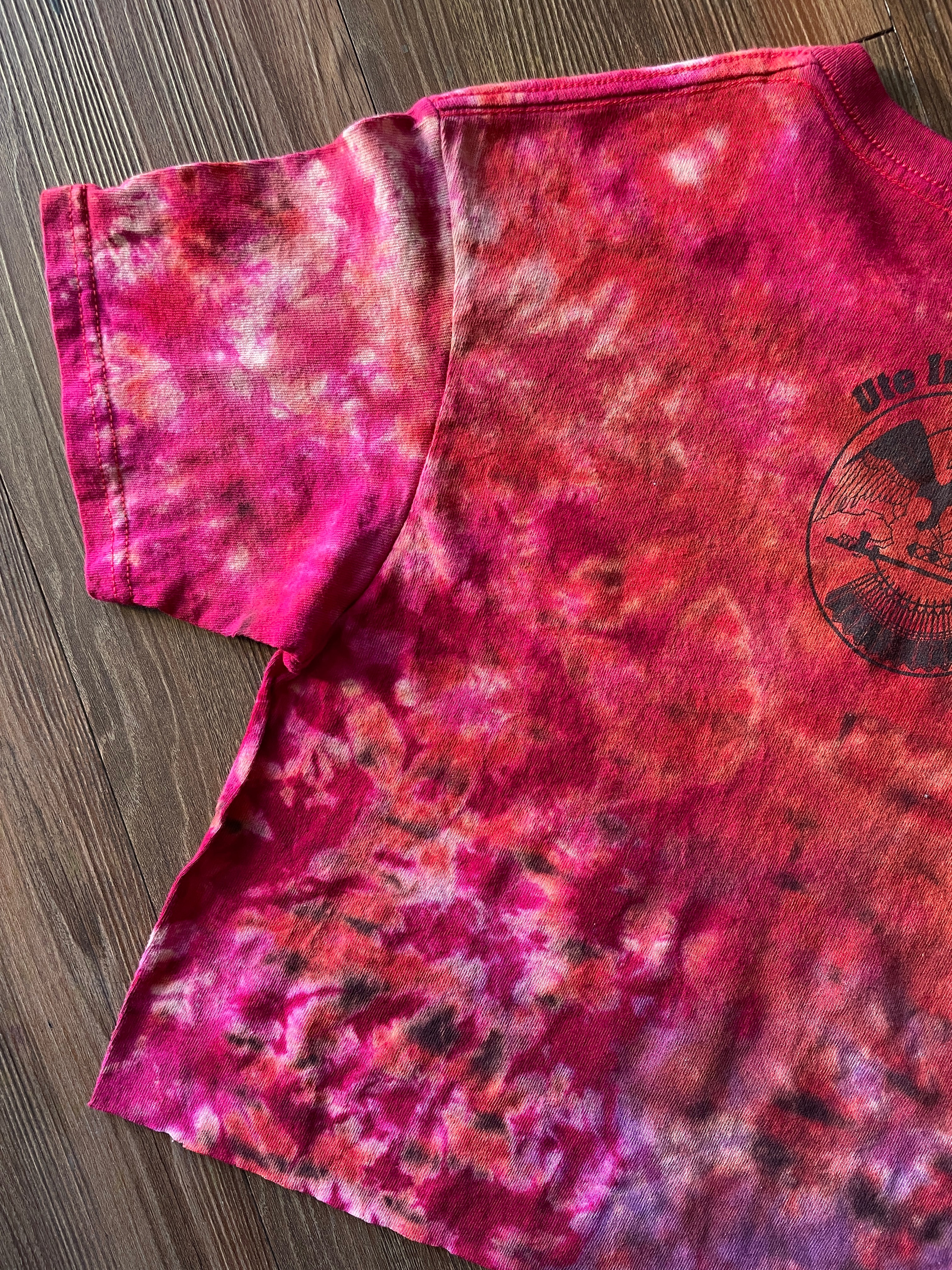 SMALL Men’s Ute Proud Tie Dye Cropped T-Shirt | Ute Indian Tribe Red and Black Reverse Tie Dye Short Sleeve Crop Top