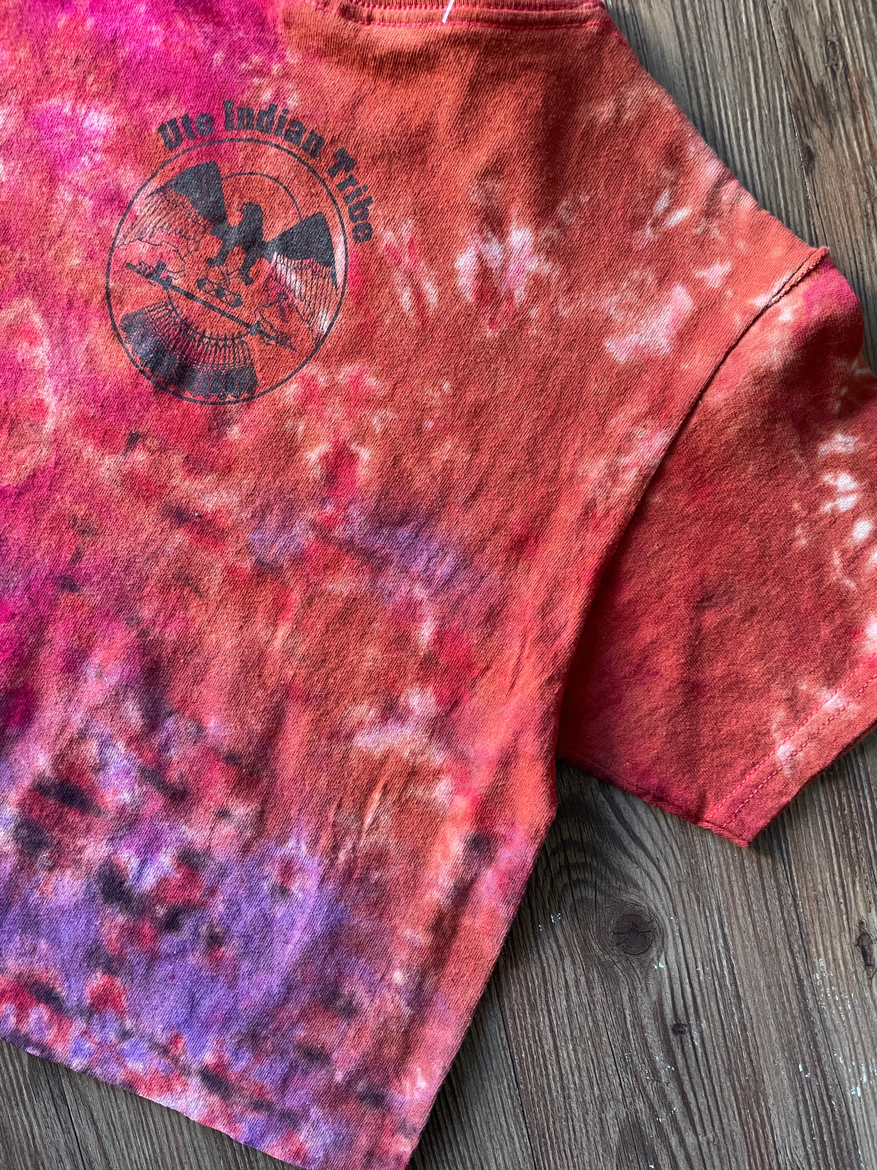 SMALL Men’s Ute Proud Tie Dye Cropped T-Shirt | Ute Indian Tribe Red and Black Reverse Tie Dye Short Sleeve Crop Top