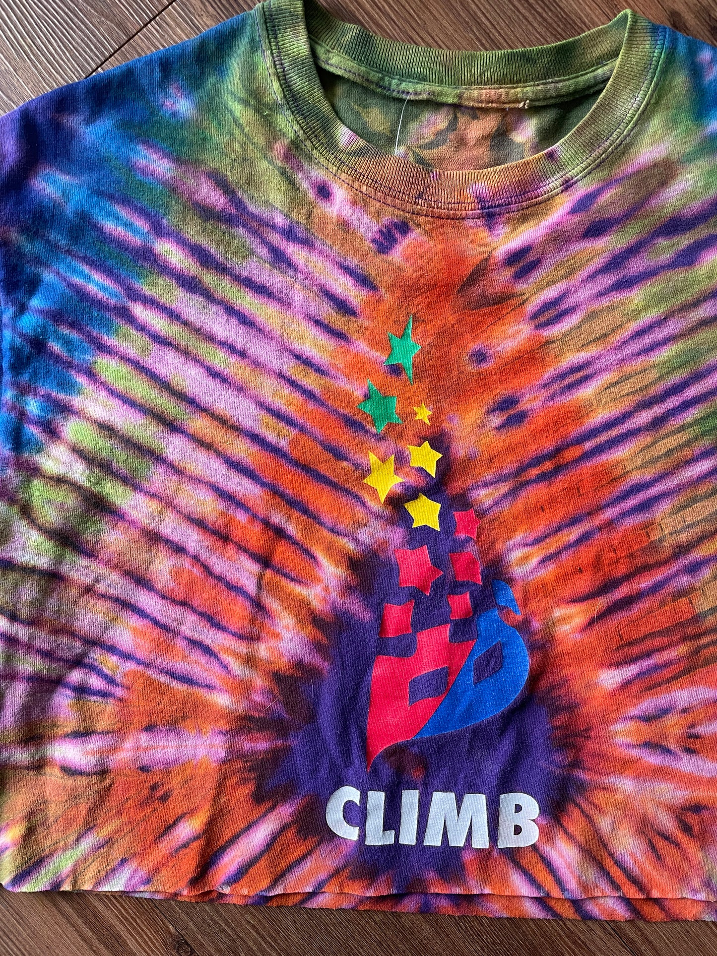 MEDIUM Men’s Climbing Tie Dye Cropped T-Shirt | Purple and Rainbow Reverse Tie Dye Short Sleeve Crop Top