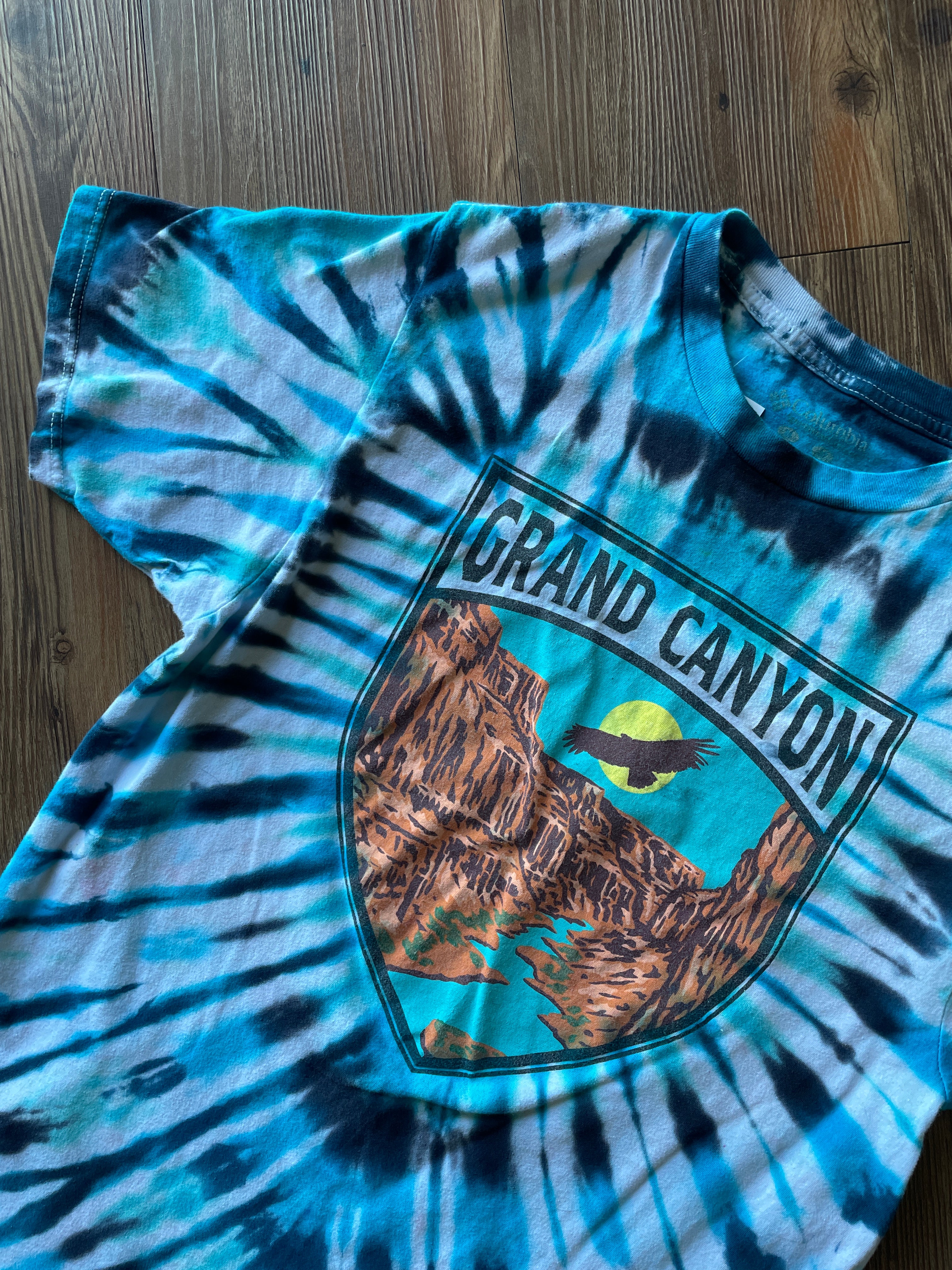 Medium Men’s Columbia Grand Canyon Handmade Tie Dye T-Shirt | Blue and Black Pleated Tie Dye Short Sleeve