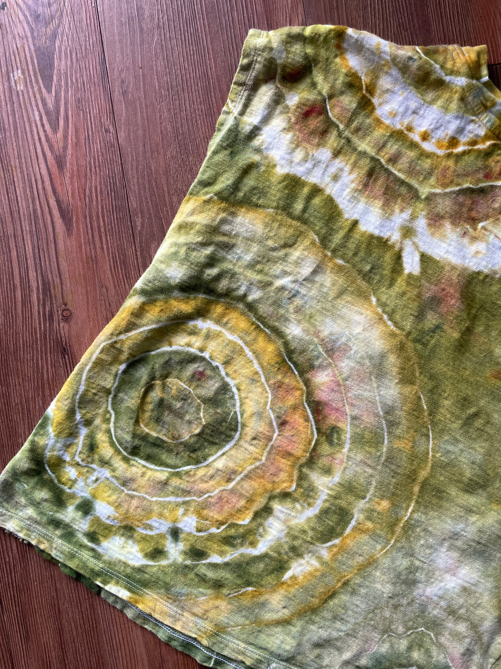MEDIUM Women’s Earth Tones Geode Handmade Tie Dye Muscle Tee | One-Of-a-Kind Green and Yellow Short Sleeve T-Shirt