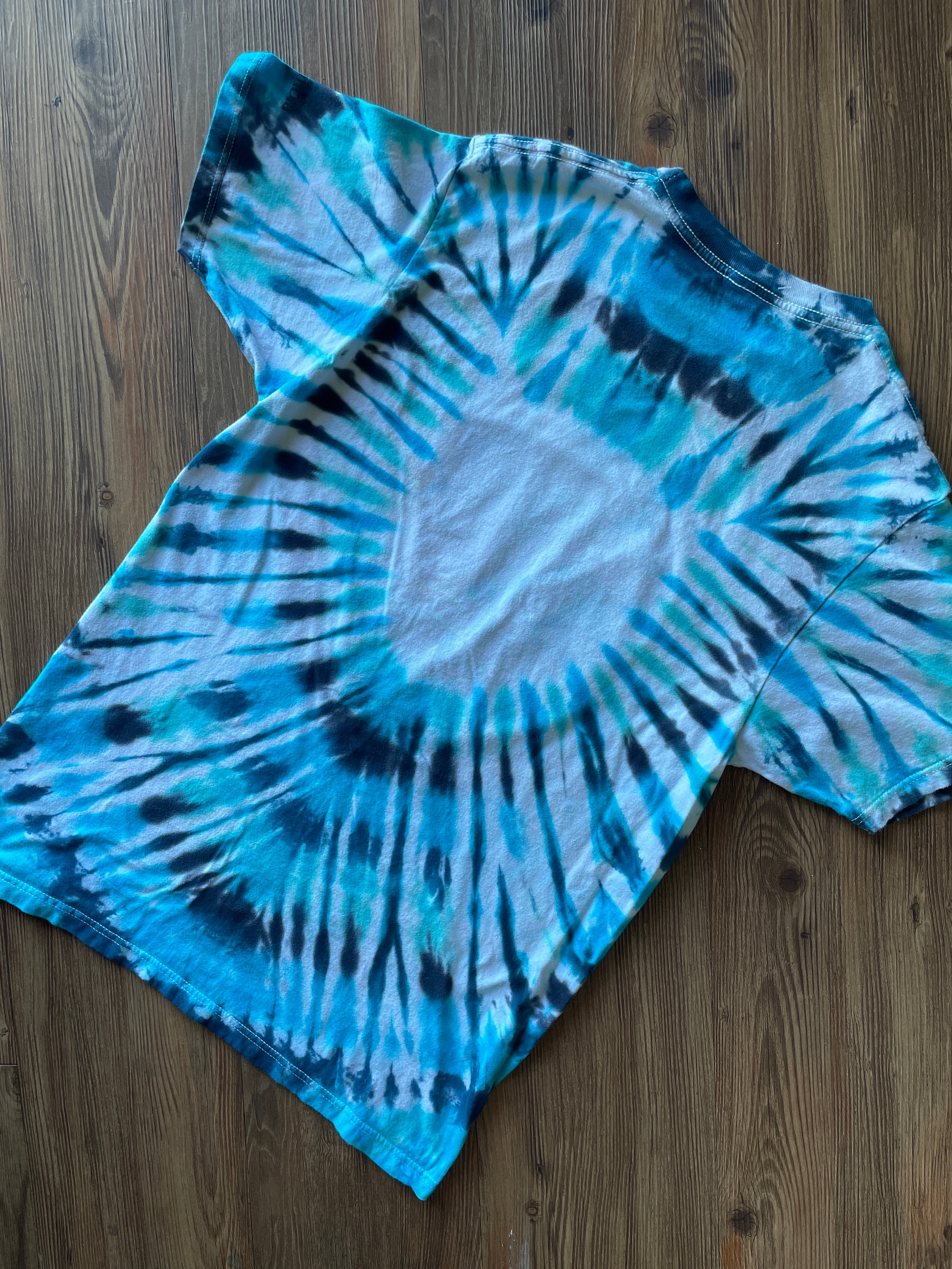 Medium Men’s Columbia Grand Canyon Handmade Tie Dye T-Shirt | Blue and Black Pleated Tie Dye Short Sleeve