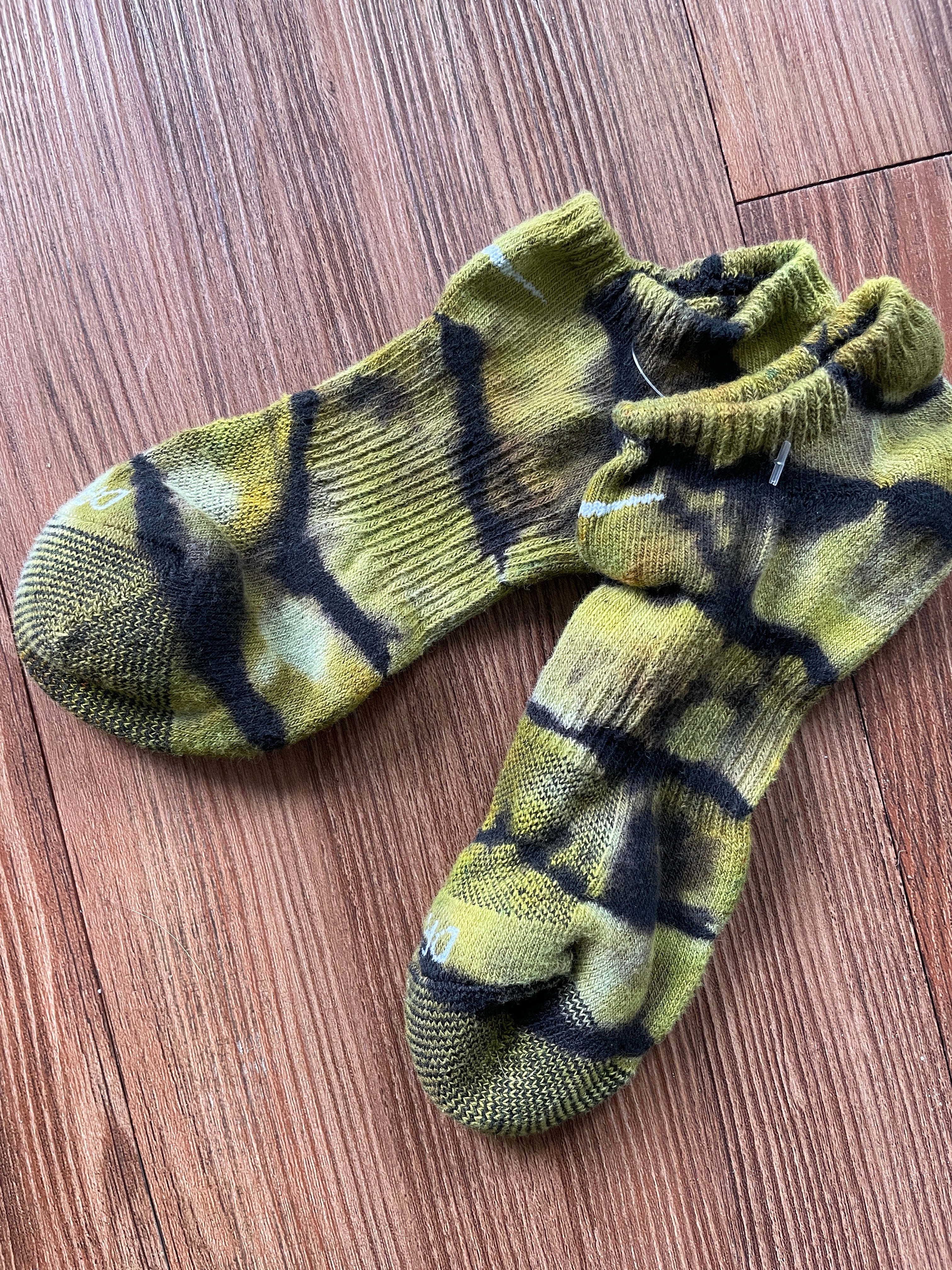 Green and Black Reverse Tie Dye Nike Dri-FIT Everyday Plus Ankle Socks - Size Medium (Men's 6-8/Women's 7-10)