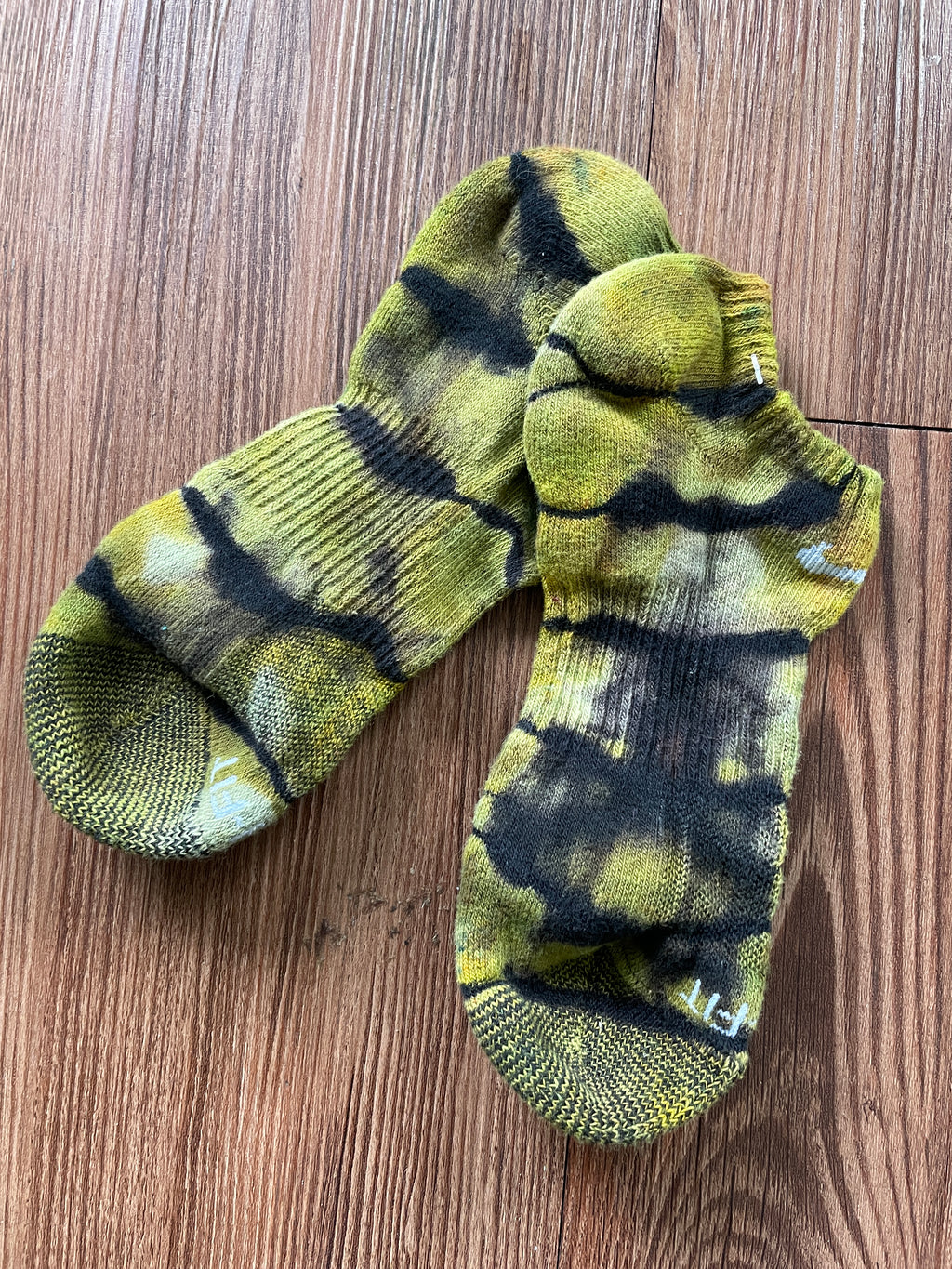 Green and Black Reverse Tie Dye Nike Dri-FIT Everyday Plus Ankle Socks - Size Medium (Men's 6-8/Women's 7-10)