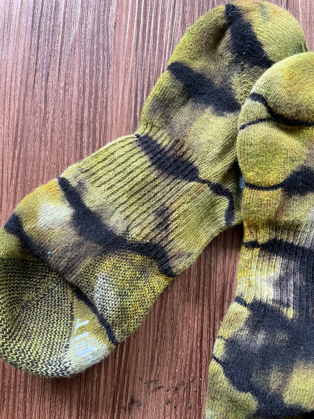 Green and Black Reverse Tie Dye Nike Dri-FIT Everyday Plus Ankle Socks - Size Medium (Men's 6-8/Women's 7-10)