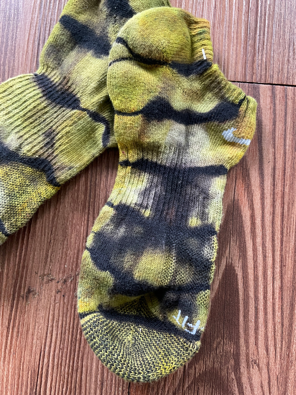 Green and Black Reverse Tie Dye Nike Dri-FIT Everyday Plus Ankle Socks - Size Medium (Men's 6-8/Women's 7-10)