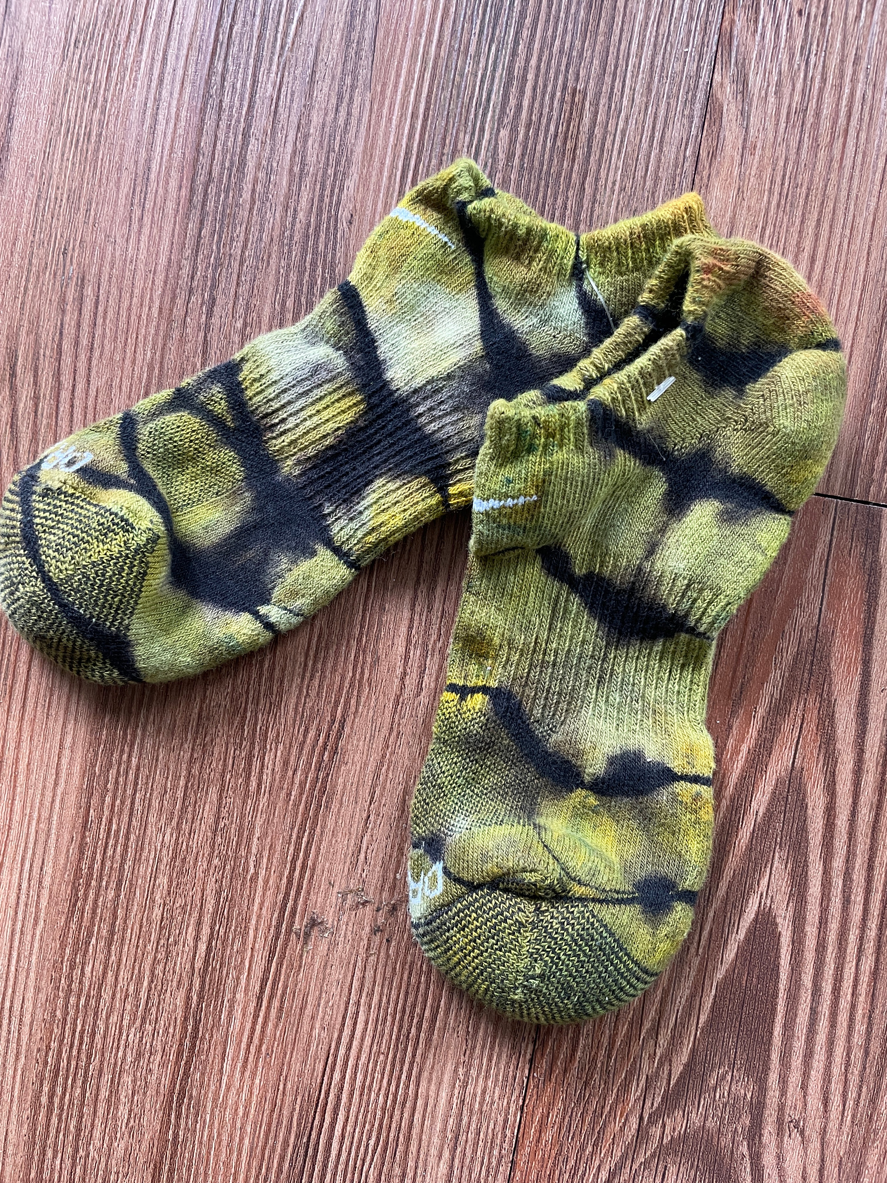 Green and Black Reverse Tie Dye Nike Dri-FIT Everyday Plus Ankle Socks - Size Medium (Men's 6-8/Women's 7-10)