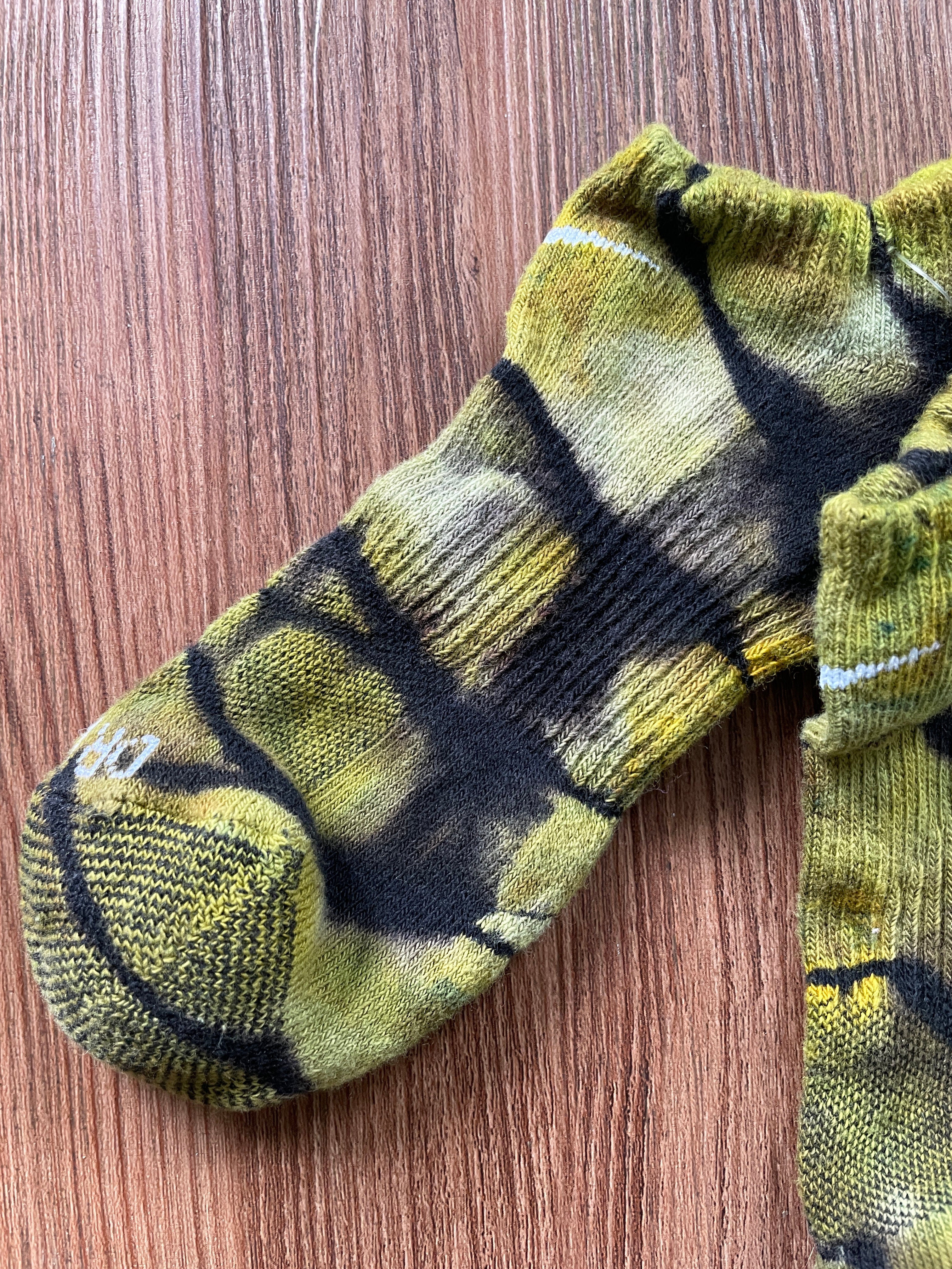 Green and Black Reverse Tie Dye Nike Dri-FIT Everyday Plus Ankle Socks - Size Medium (Men's 6-8/Women's 7-10)