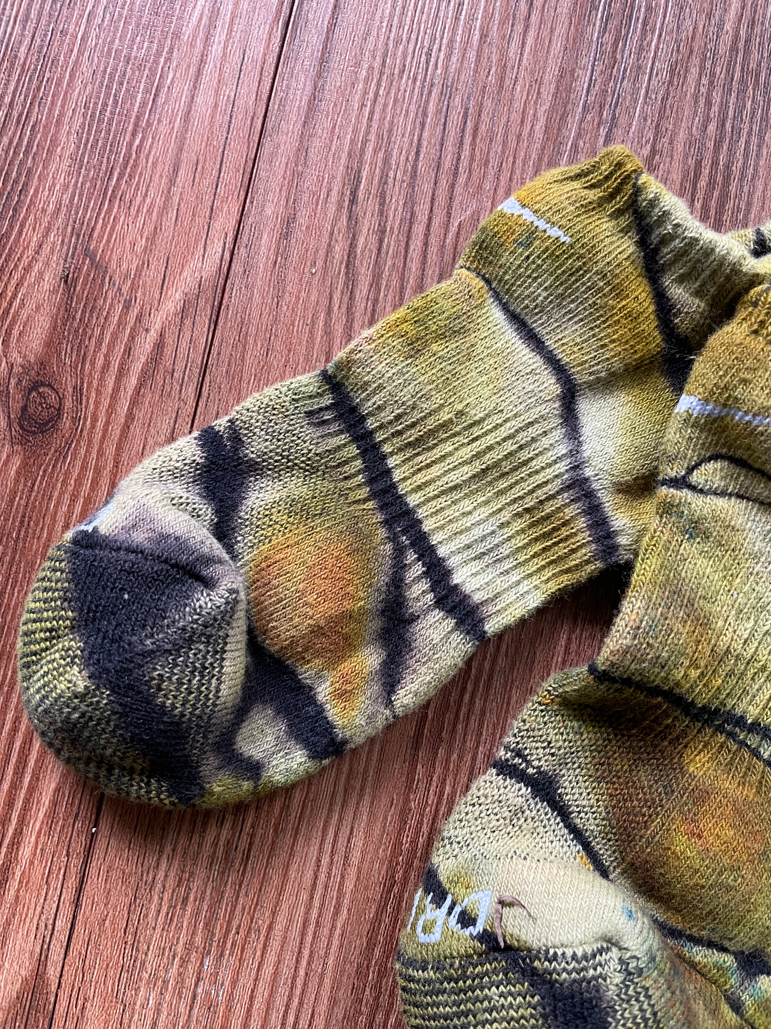 Green and Black Reverse Tie Dye Nike Dri-FIT Everyday Plus Ankle Socks - Size Medium (Men's 6-8/Women's 7-10)