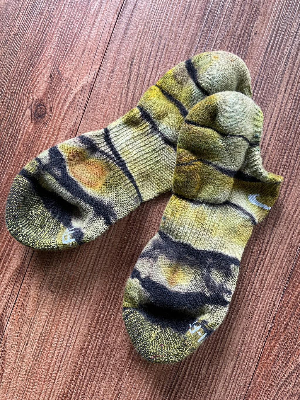 Green and Black Reverse Tie Dye Nike Dri-FIT Everyday Plus Ankle Socks - Size Medium (Men's 6-8/Women's 7-10)