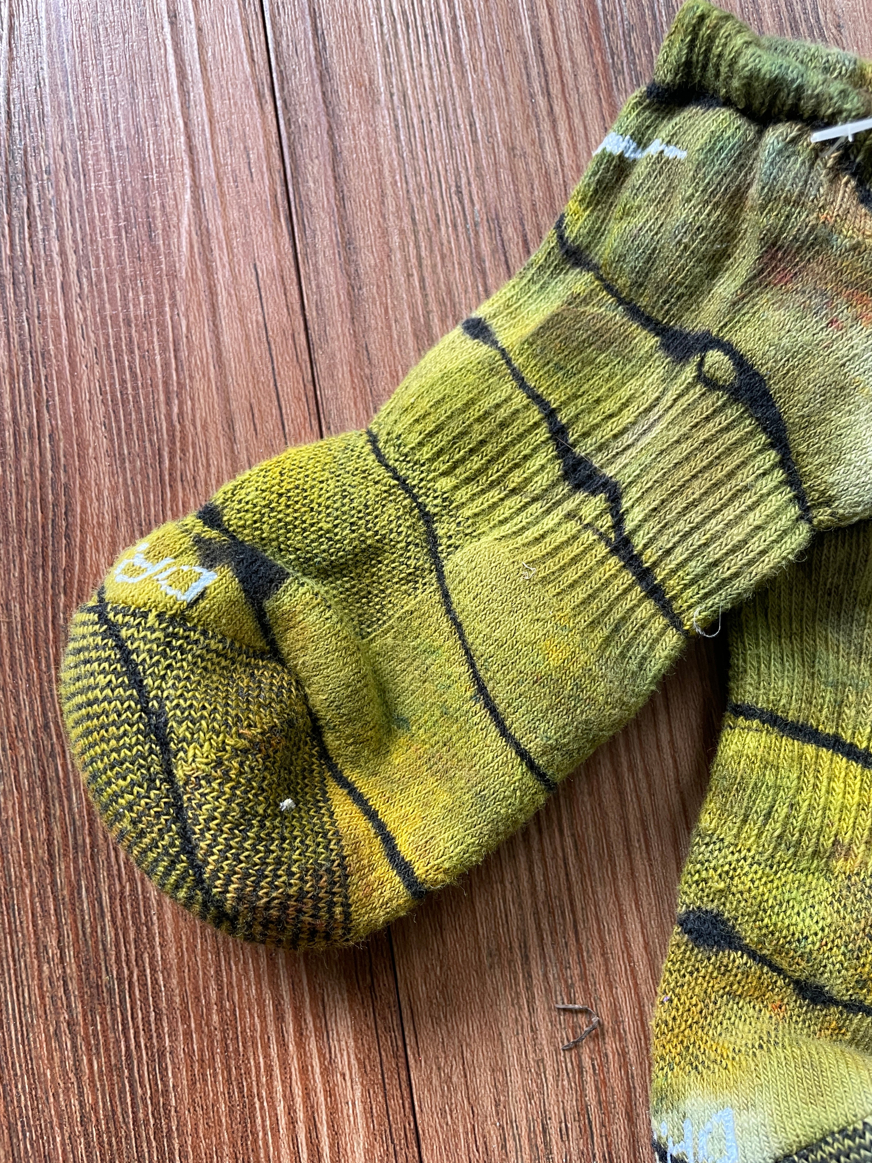 Green and Black Reverse Tie Dye Nike Dri-FIT Everyday Plus Ankle Socks - Size Medium (Men's 6-8/Women's 7-10)