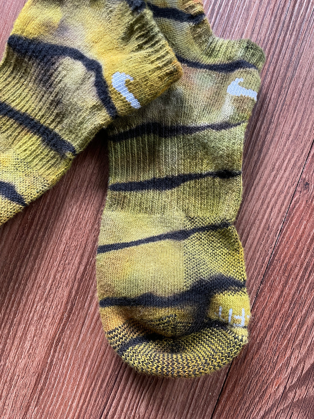 Green and Black Reverse Tie Dye Nike Dri-FIT Everyday Plus Ankle Socks - Size Medium (Men's 6-8/Women's 7-10)