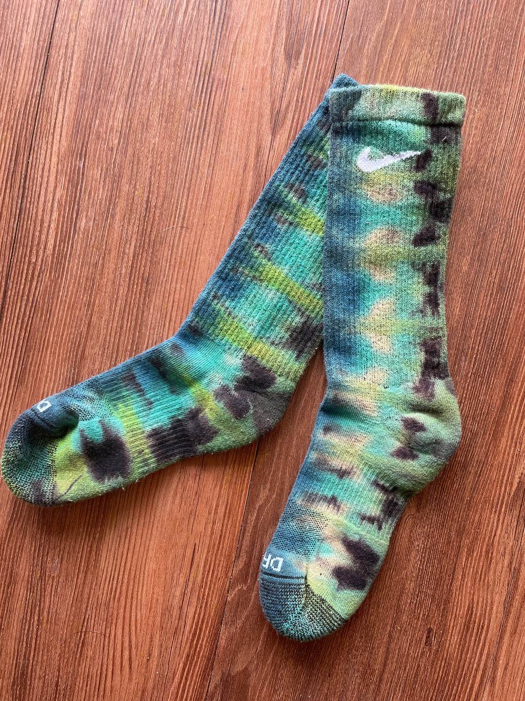 Blue, Teal, and Black Reverse Tie Dye Nike Dri-FIT Training Socks - Size Medium (Men's 6-8/Women's 7-10)