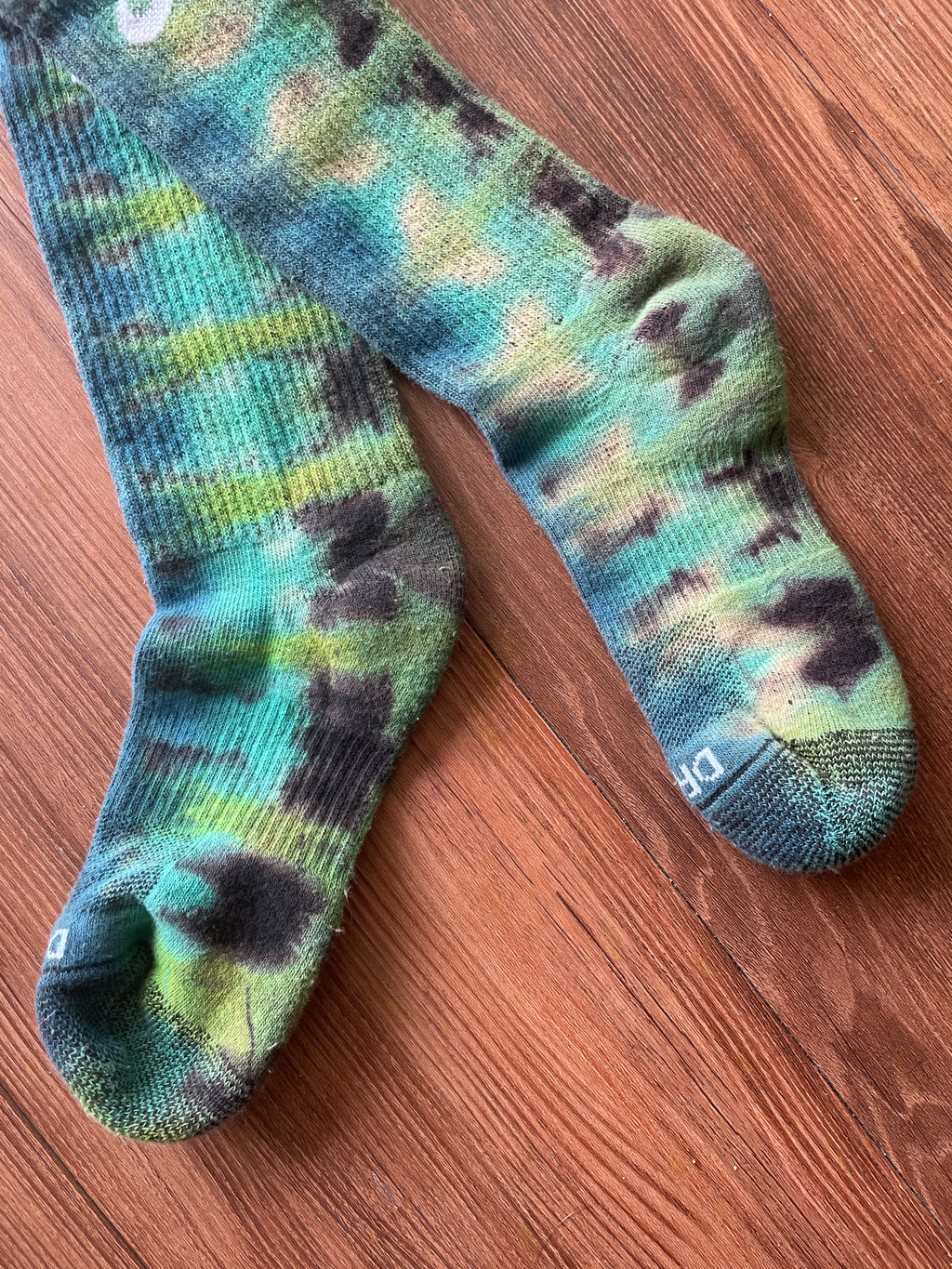 Blue, Teal, and Black Reverse Tie Dye Nike Dri-FIT Training Socks - Size Medium (Men's 6-8/Women's 7-10)