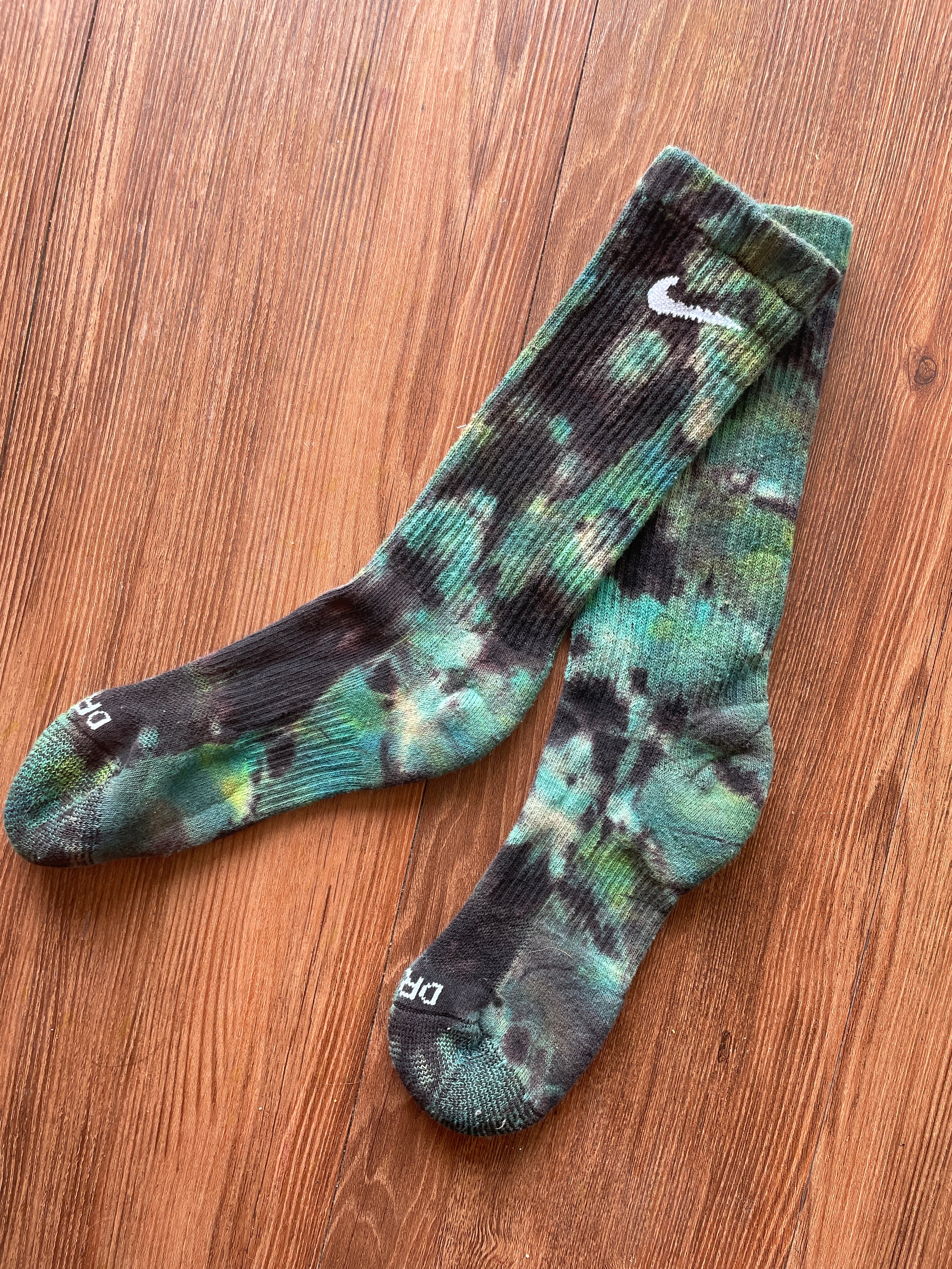 Green, Blue, and Black Reverse Tie Dye Nike Dri-FIT Training Socks - Size Medium (Men's 6-8/Women's 7-10)