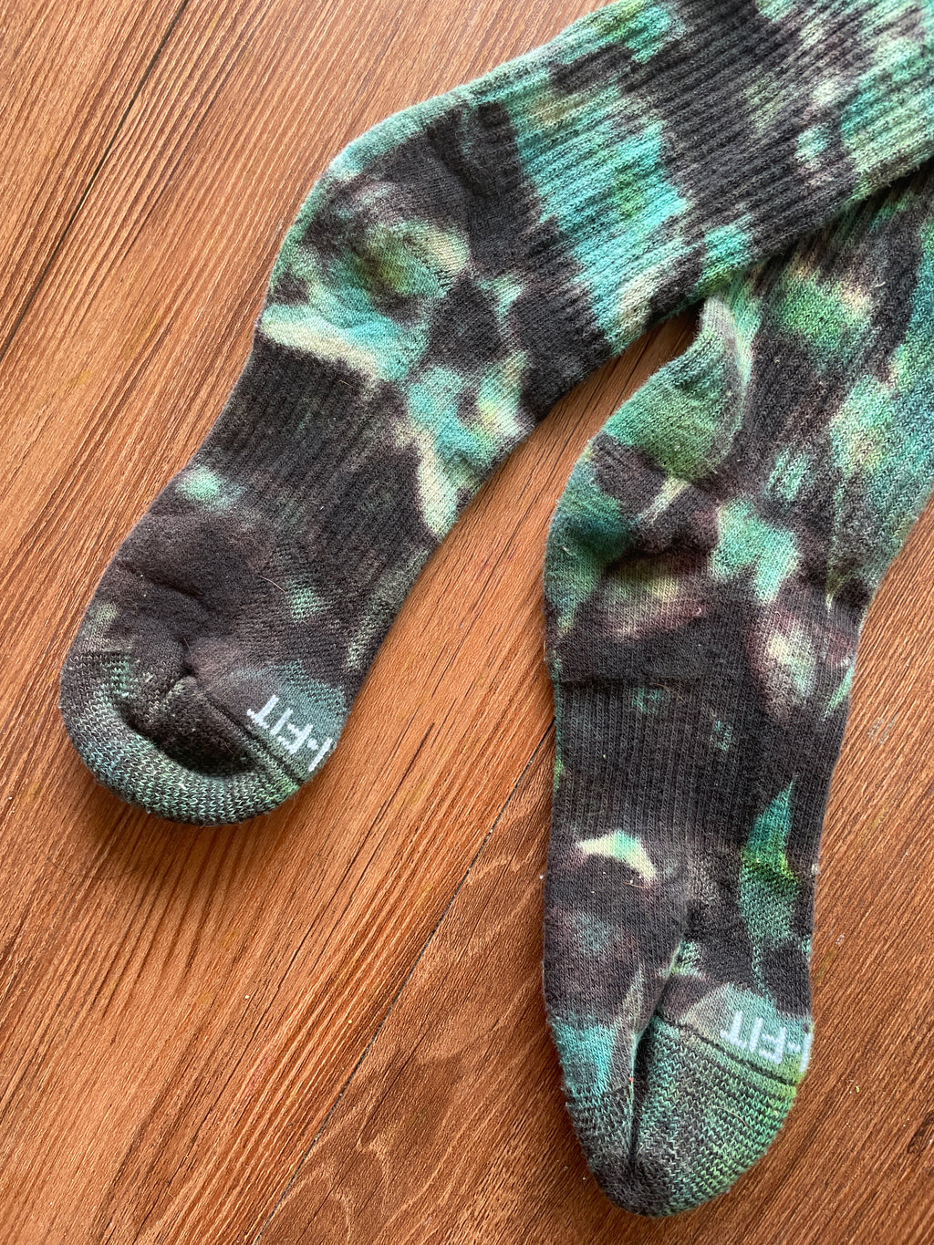 Green, Blue, and Black Reverse Tie Dye Nike Dri-FIT Training Socks - Size Medium (Men's 6-8/Women's 7-10)