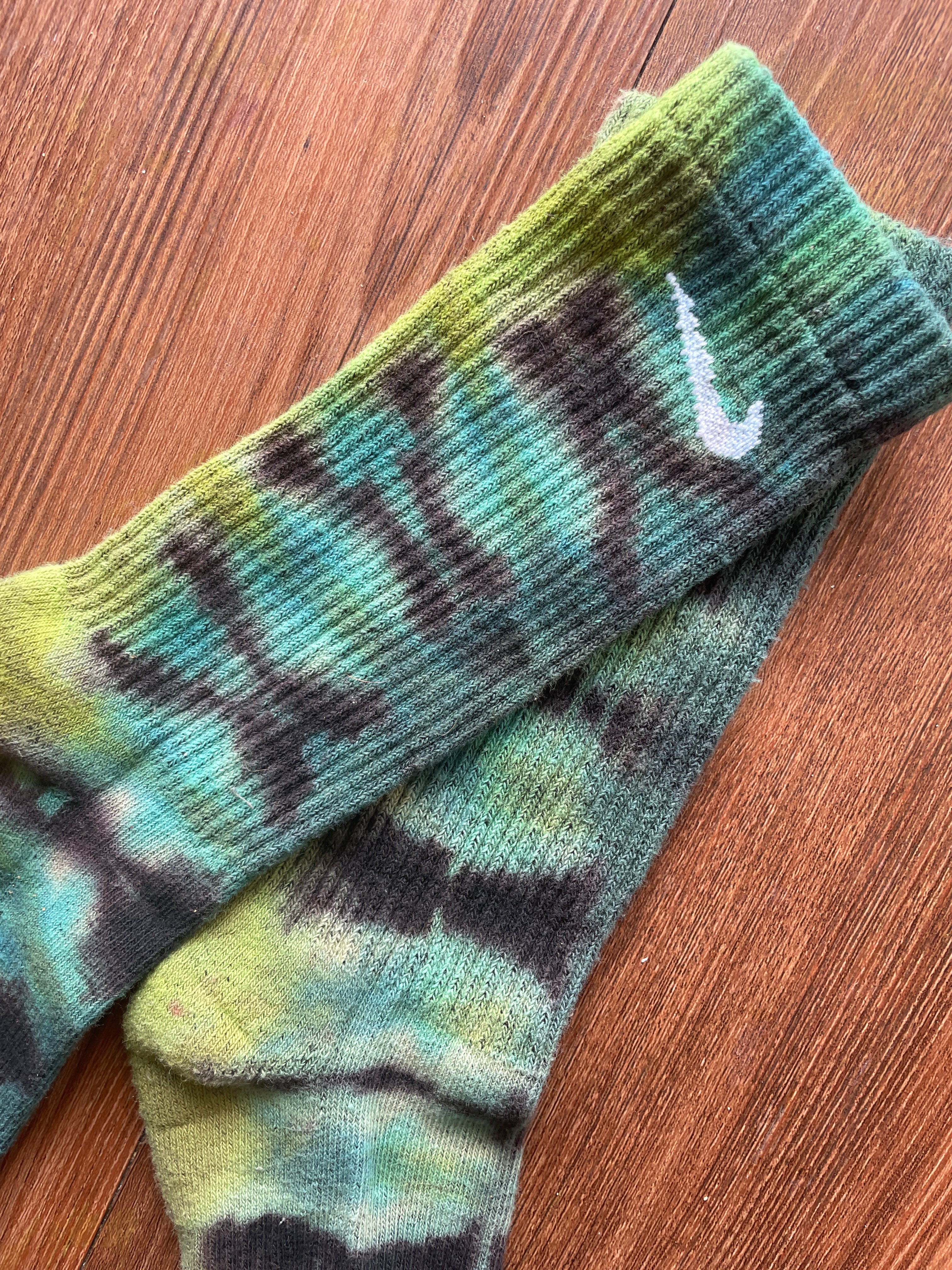 Bright Green, Blue, and Black Reverse Tie Dye Nike Dri-FIT Training Socks - Size Medium (Men's 6-8/Women's 7-10)