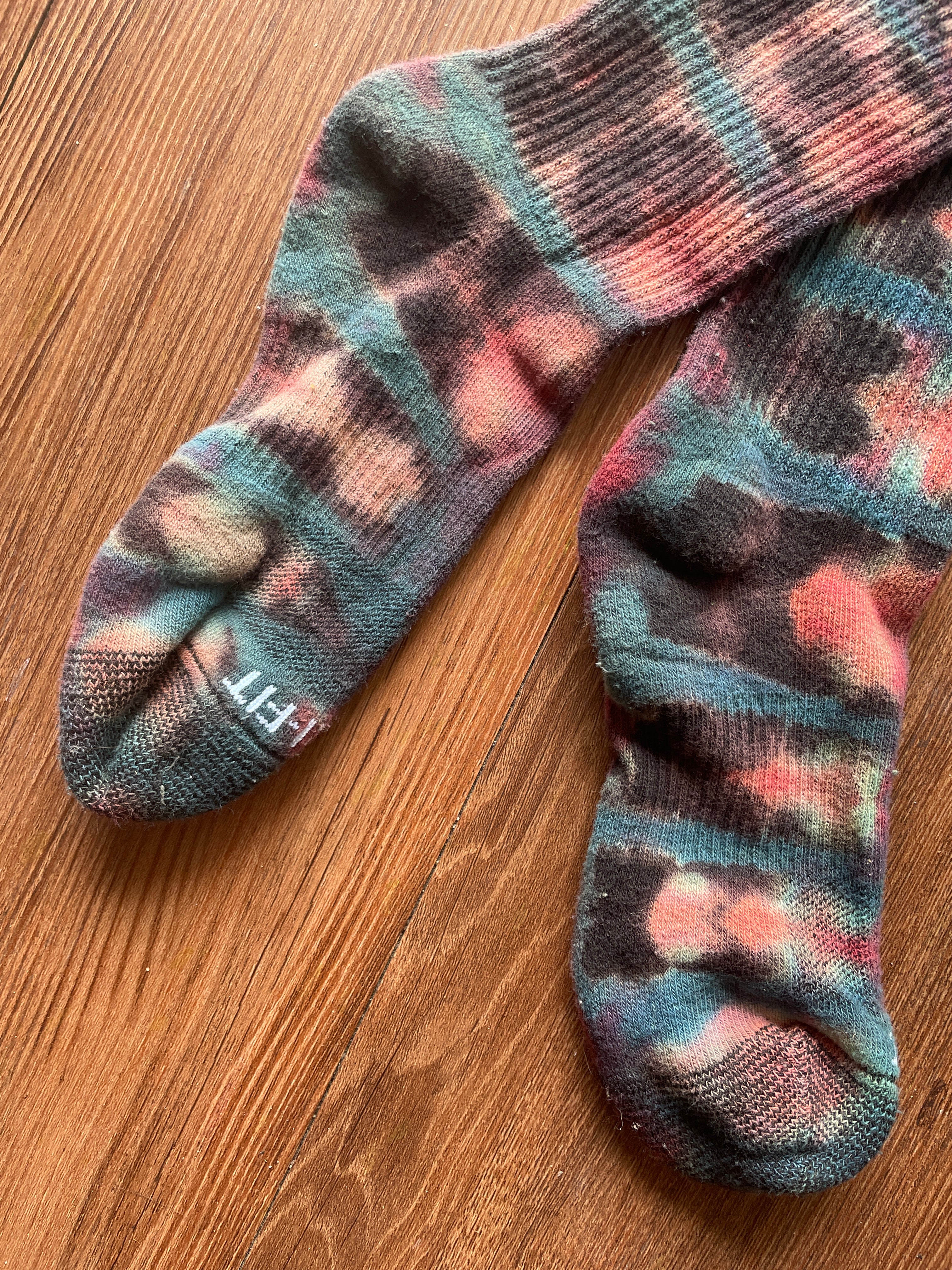 Red, Blue, and Black Reverse Tie Dye Nike Dri-FIT Training Socks - Size Medium (Men's 6-8/Women's 7-10)