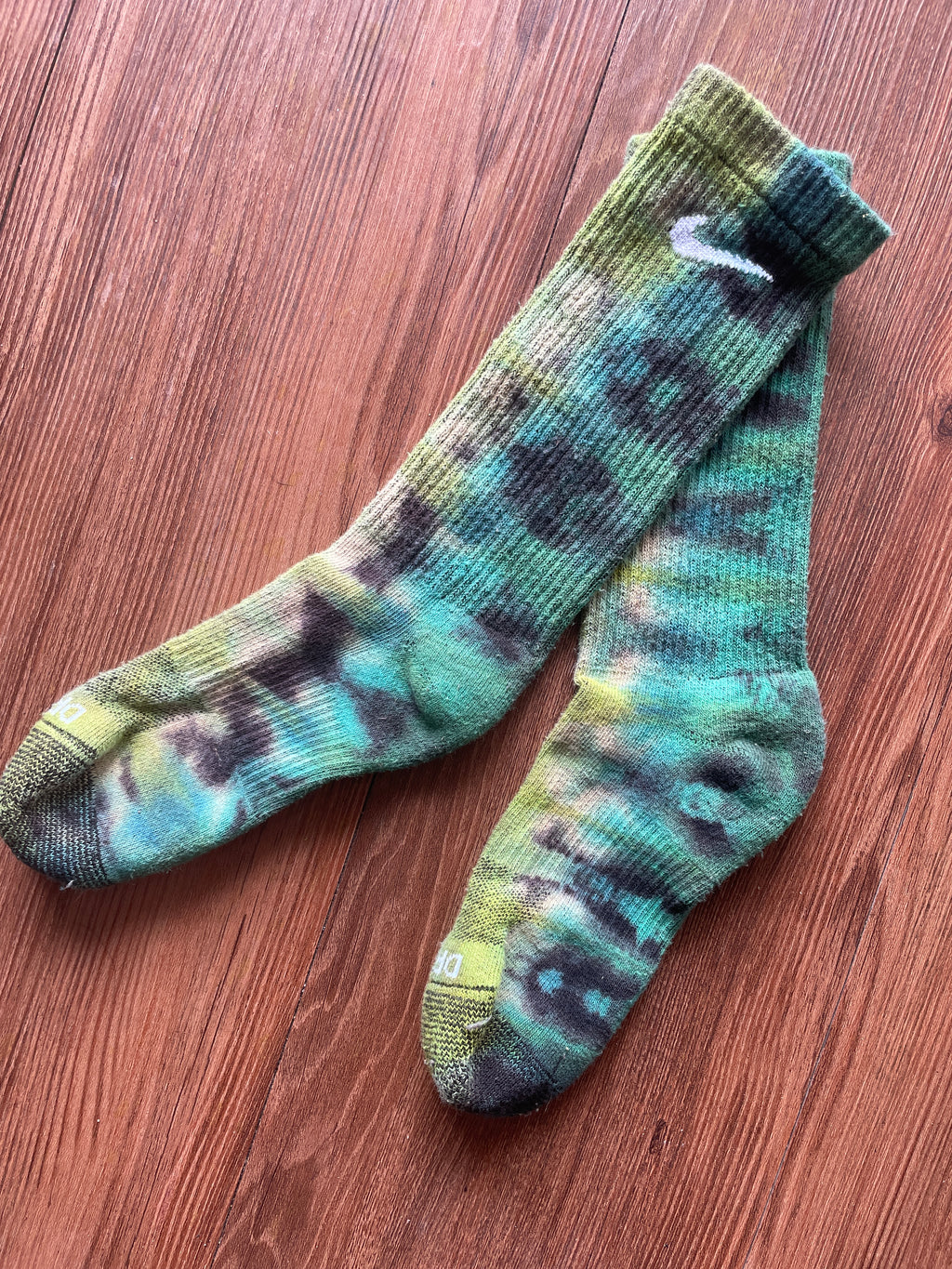 Turquoise, Bright Green, and Black Reverse Tie Dye Nike Dri-FIT Training Socks - Size Medium (Men's 6-8/Women's 7-10)