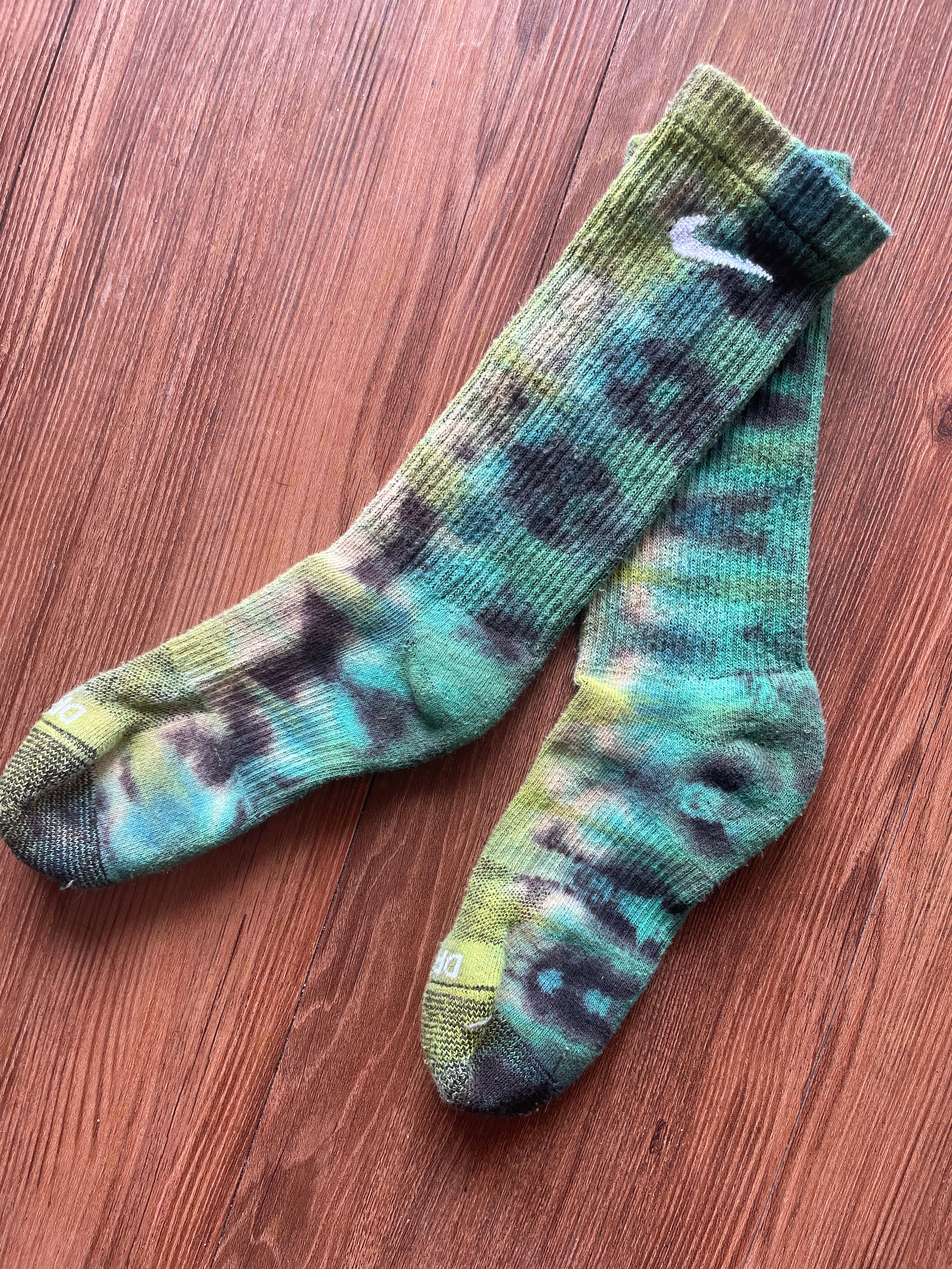 Turquoise, Bright Green, and Black Reverse Tie Dye Nike Dri-FIT Training Socks - Size Medium (Men's 6-8/Women's 7-10)