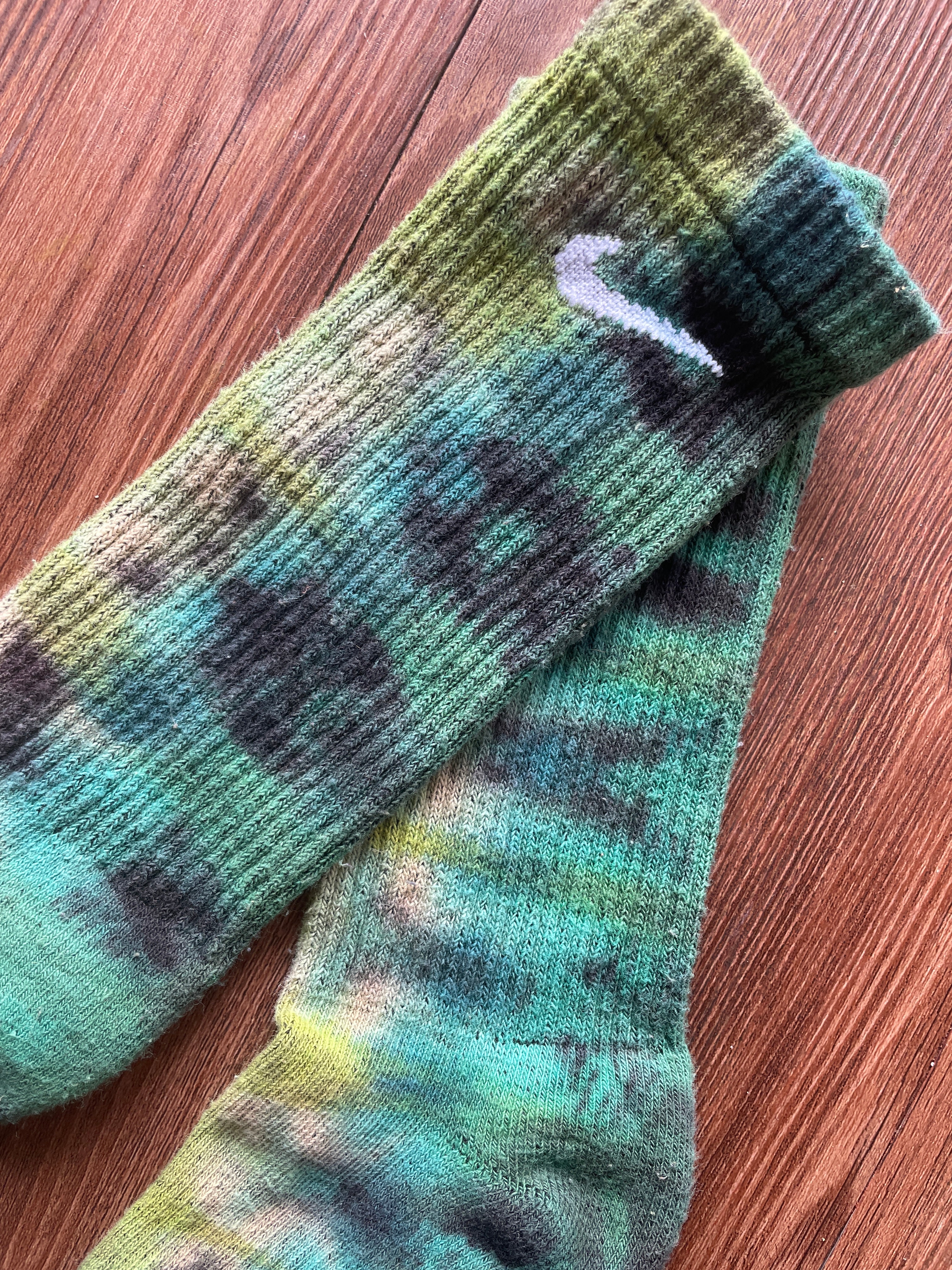 Turquoise, Bright Green, and Black Reverse Tie Dye Nike Dri-FIT Training Socks - Size Medium (Men's 6-8/Women's 7-10)