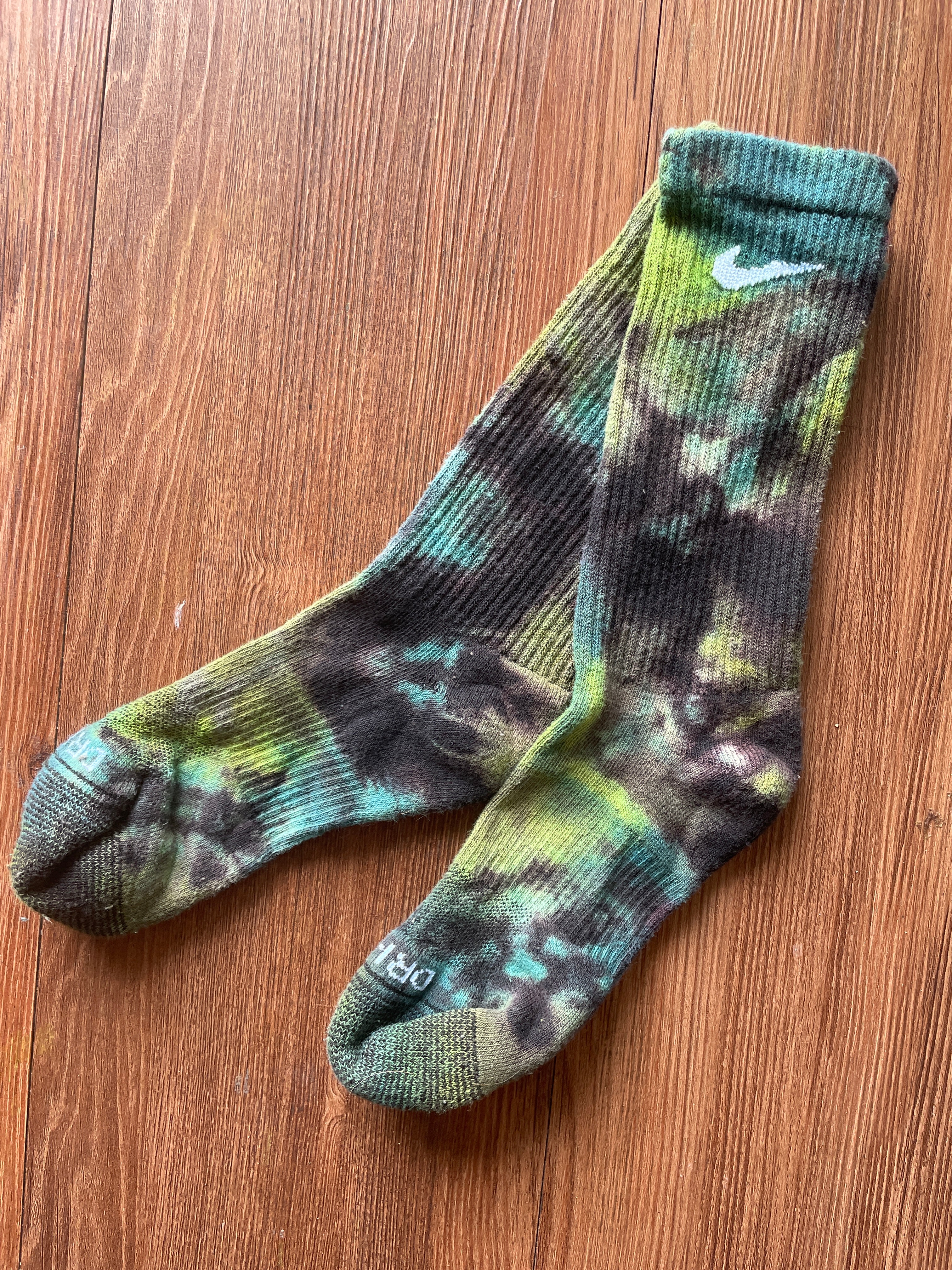 Bright Green, Turquoise, and Black Reverse Tie Dye Nike Dri-FIT Training Socks - Size Medium (Men's 6-8/Women's 7-10)