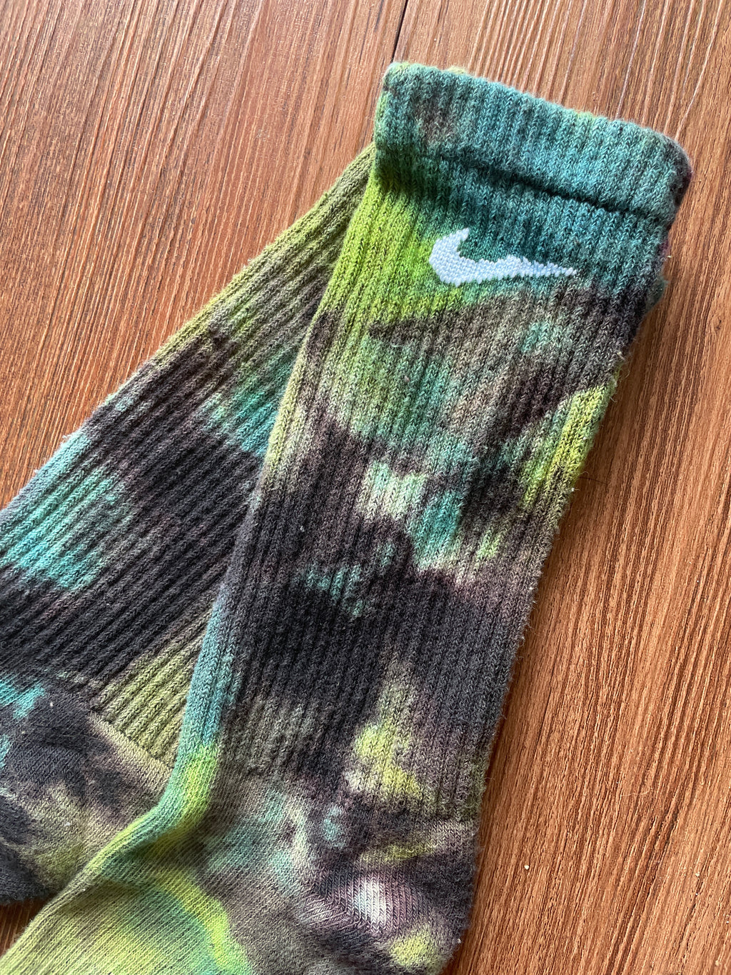Bright Green, Turquoise, and Black Reverse Tie Dye Nike Dri-FIT Training Socks - Size Medium (Men's 6-8/Women's 7-10)