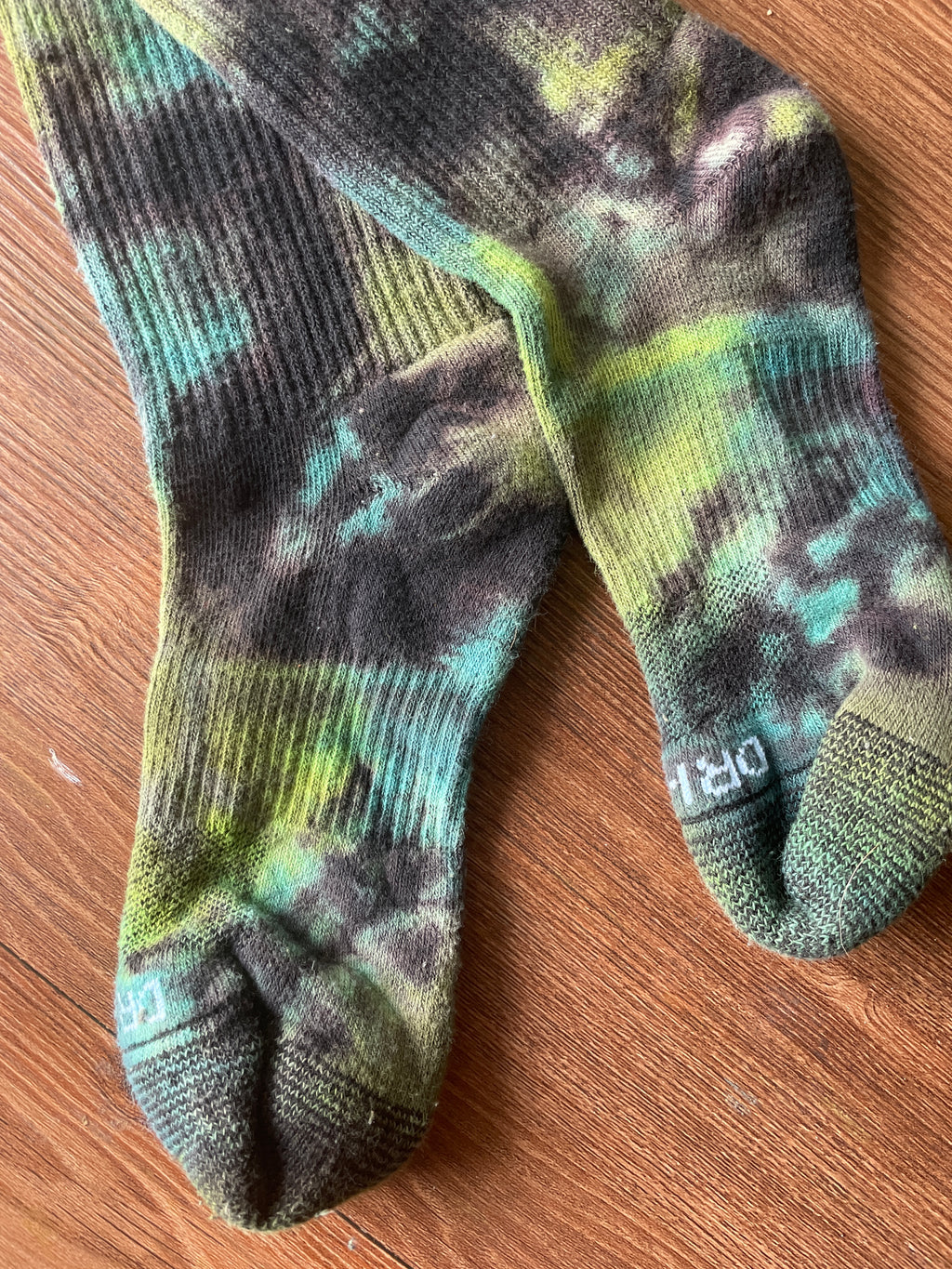 Bright Green, Turquoise, and Black Reverse Tie Dye Nike Dri-FIT Training Socks - Size Medium (Men's 6-8/Women's 7-10)