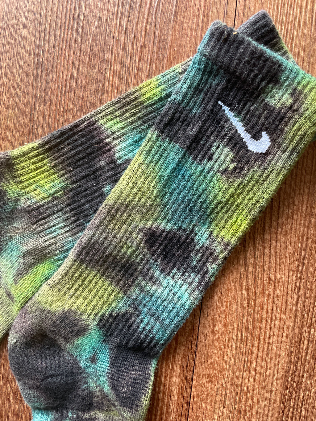 Bright Green, Turquoise, and Black Reverse Tie Dye Nike Dri-FIT Training Socks - Size Medium (Men's 6-8/Women's 7-10)