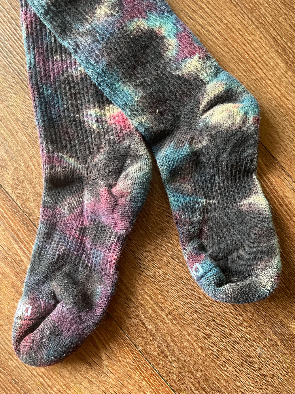 Red, Blue, and Black Reverse Tie Dye Nike Dri-FIT Training Socks - Size Medium (Men's 6-8/Women's 7-10)