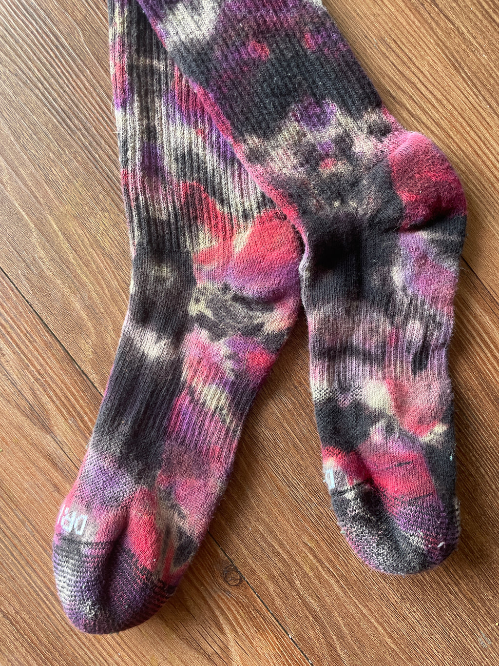 Red, Purple, and Black Reverse Tie Dye Nike Dri-FIT Training Socks - Size Medium (Men's 6-8/Women's 7-10)