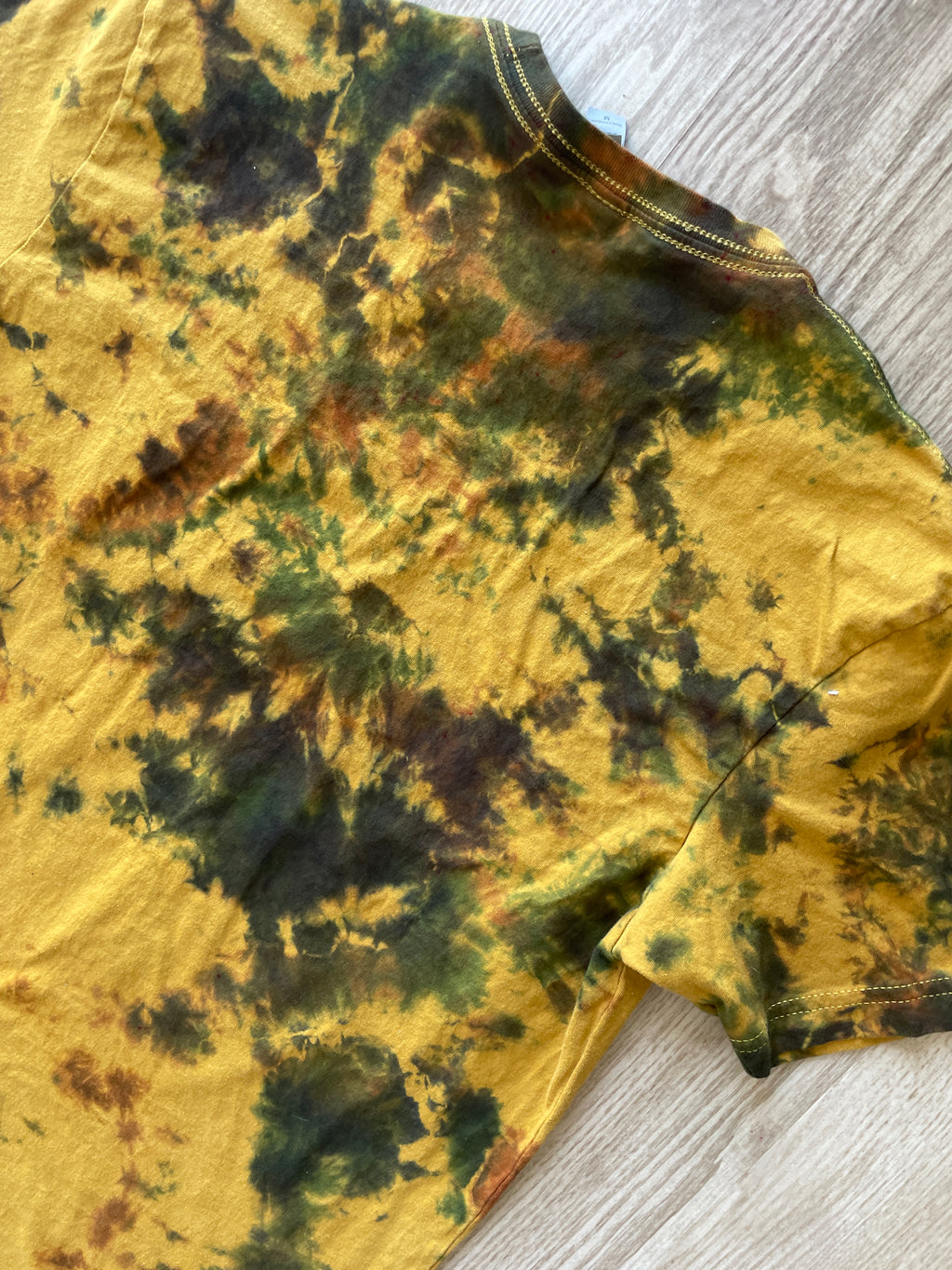 MEDIUM Men’s Yellow Octo-drummer Handmade Tie Dye T-Shirt | One-Of-a-Kind Yellow and Brown Short Sleeve